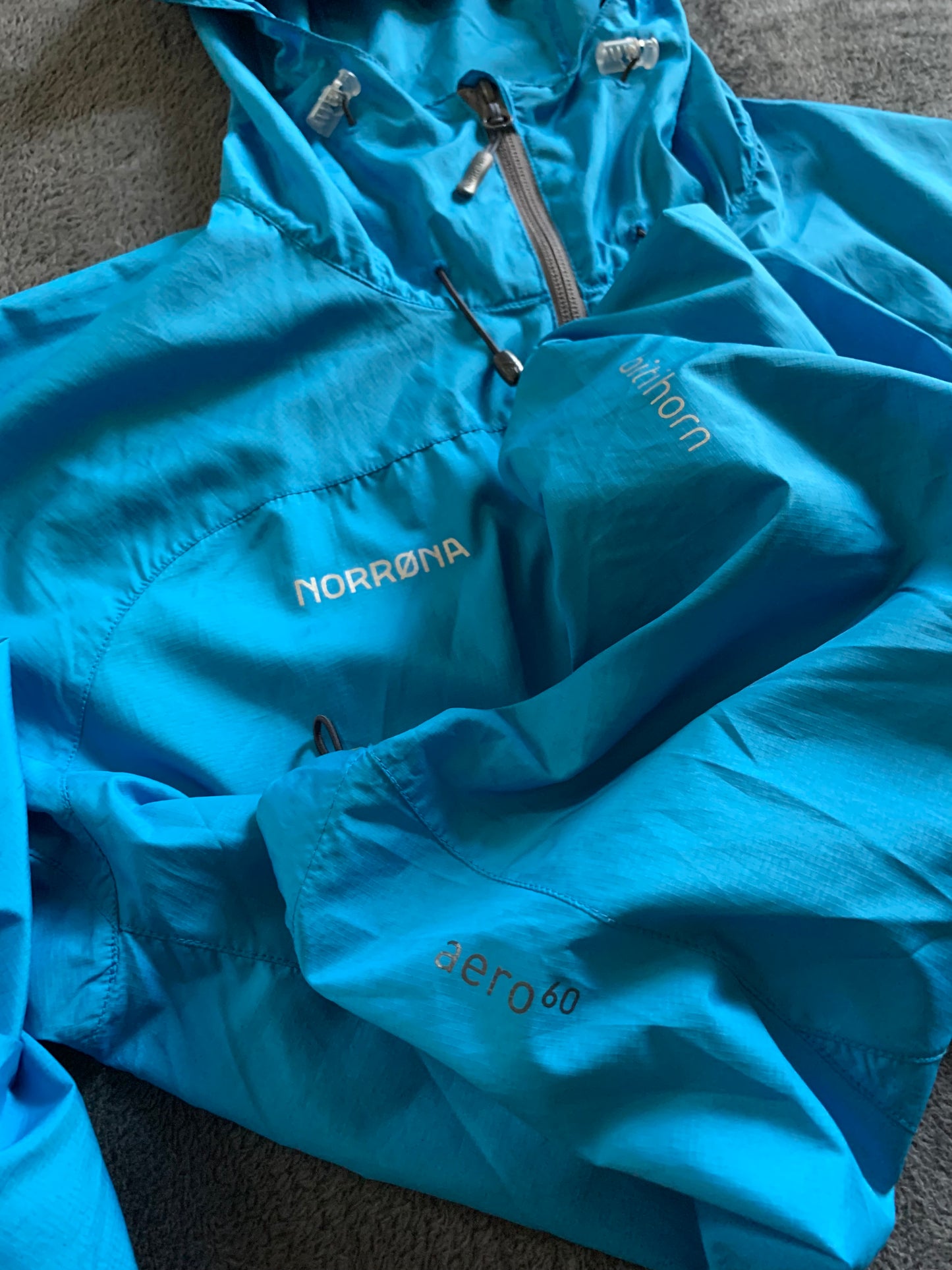 Veste coupe vent Norrona d’occasion pour hommes. Taille S.