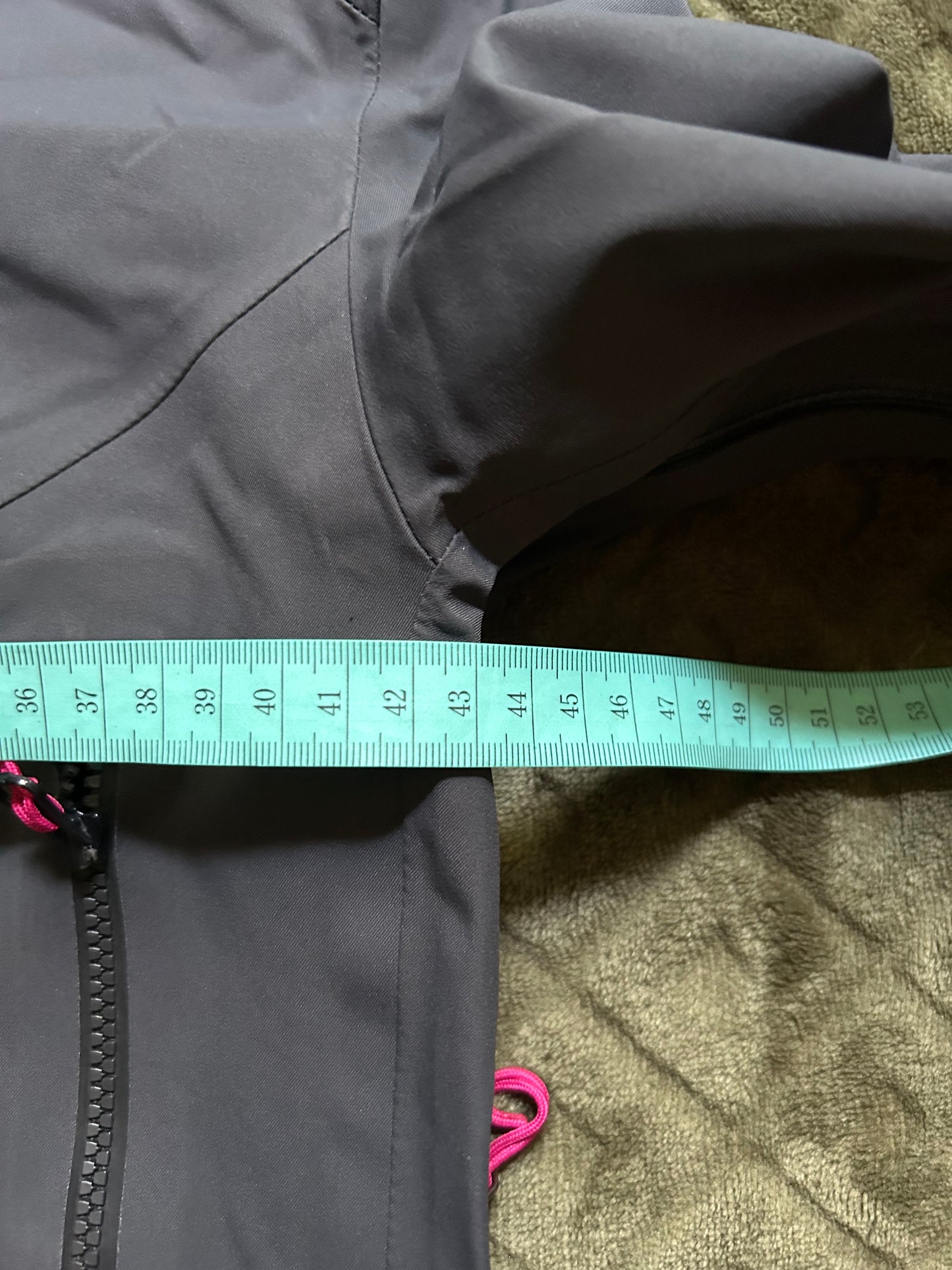 Veste imperméable quechua MH900 d’occasion pour femmes. Taille M