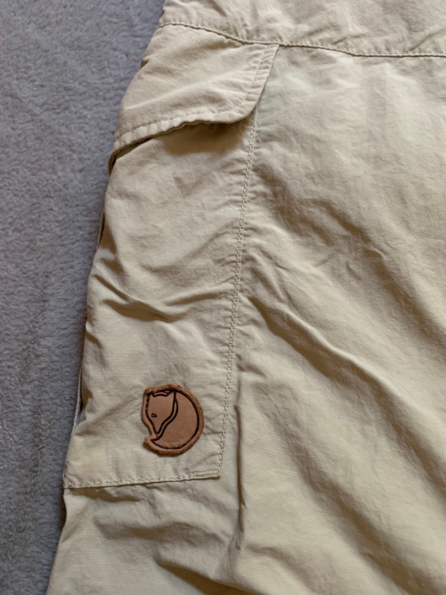 Pantalon de randonnée Fjallraven d’occasion pour femmes. Taille M/L