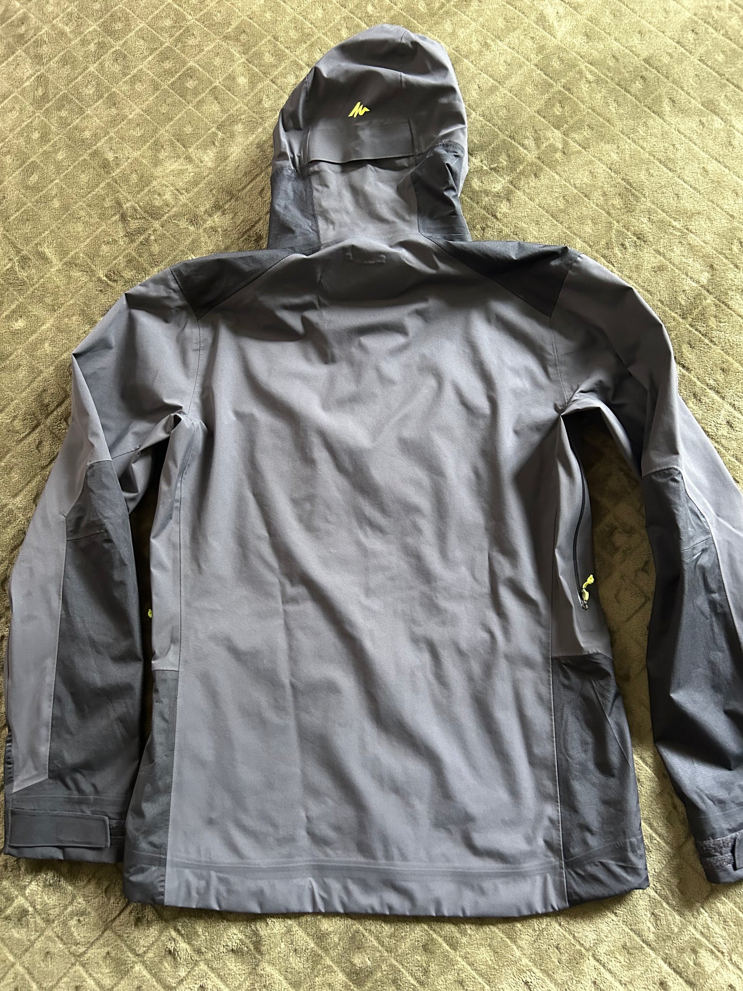Veste imperméable quechua MH900 d’occasion pour hommes. Taille M