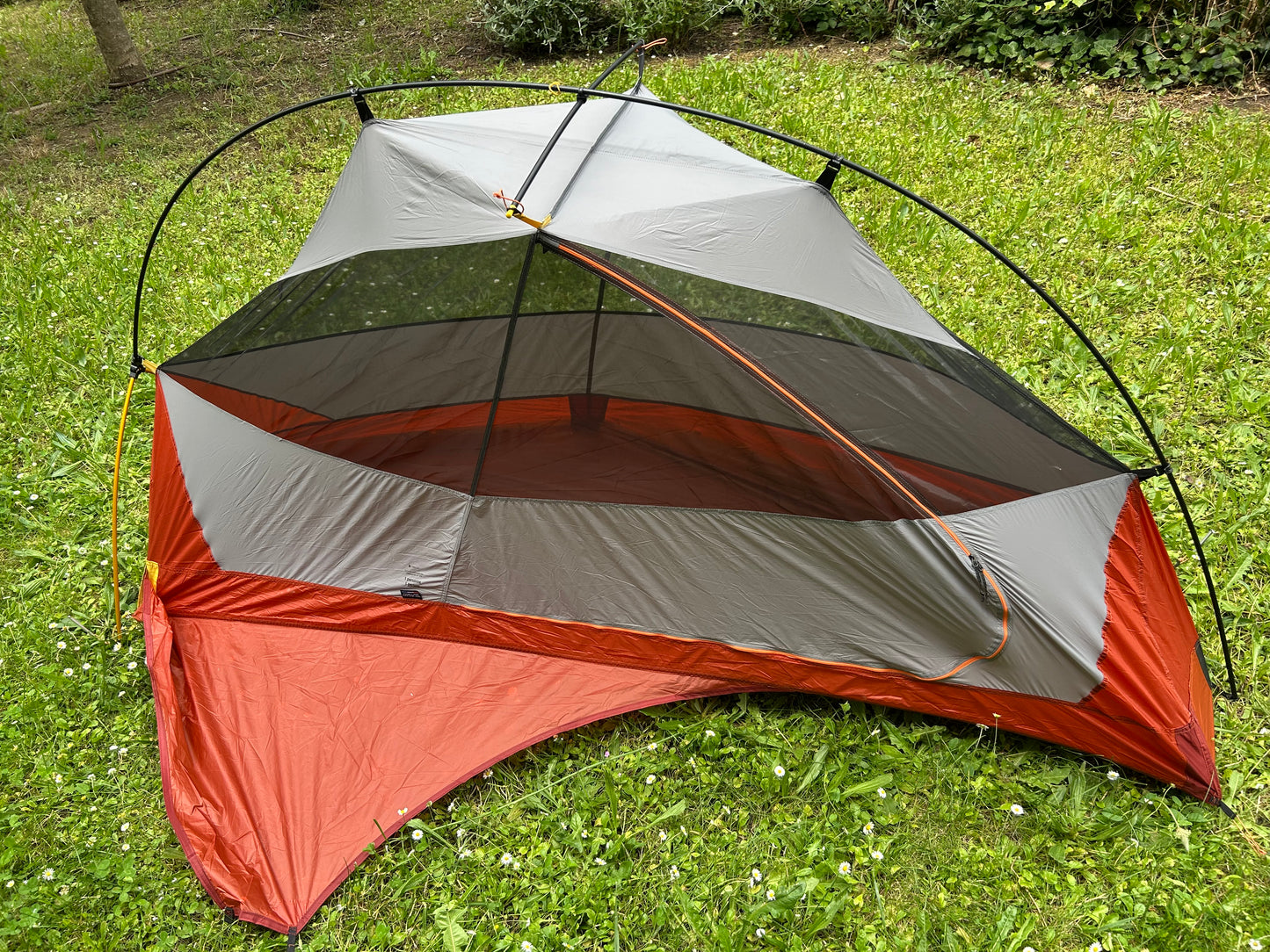 Location toile de tente de bivouac forclaz MT900 1 personne. 1300 grammes. ( 20 euros / week-end ).