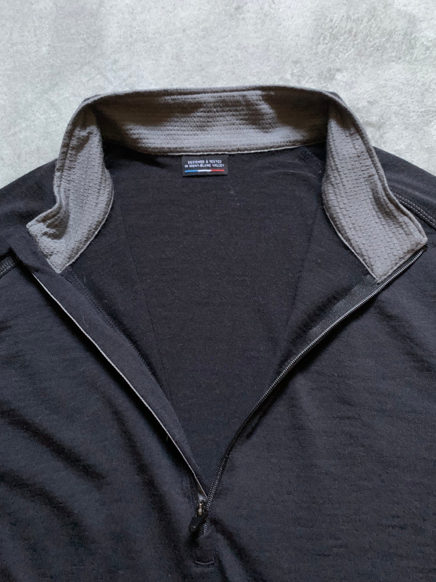 Haut à manches longues forclaz d’occasion en laine de merino pour femmes.Taille L.