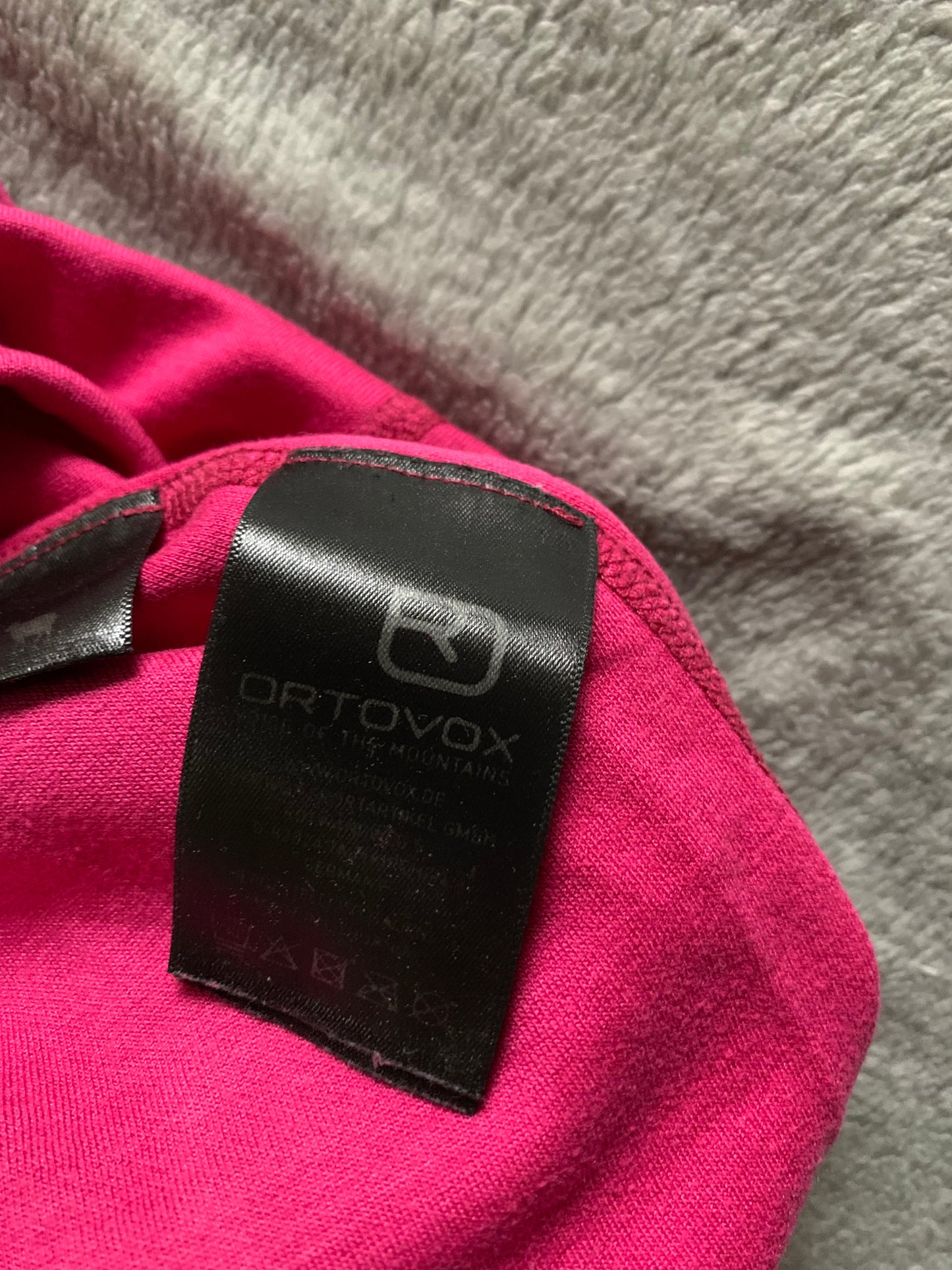 Haut thermique ortovox d’occasion pour femmes. Taille xs.