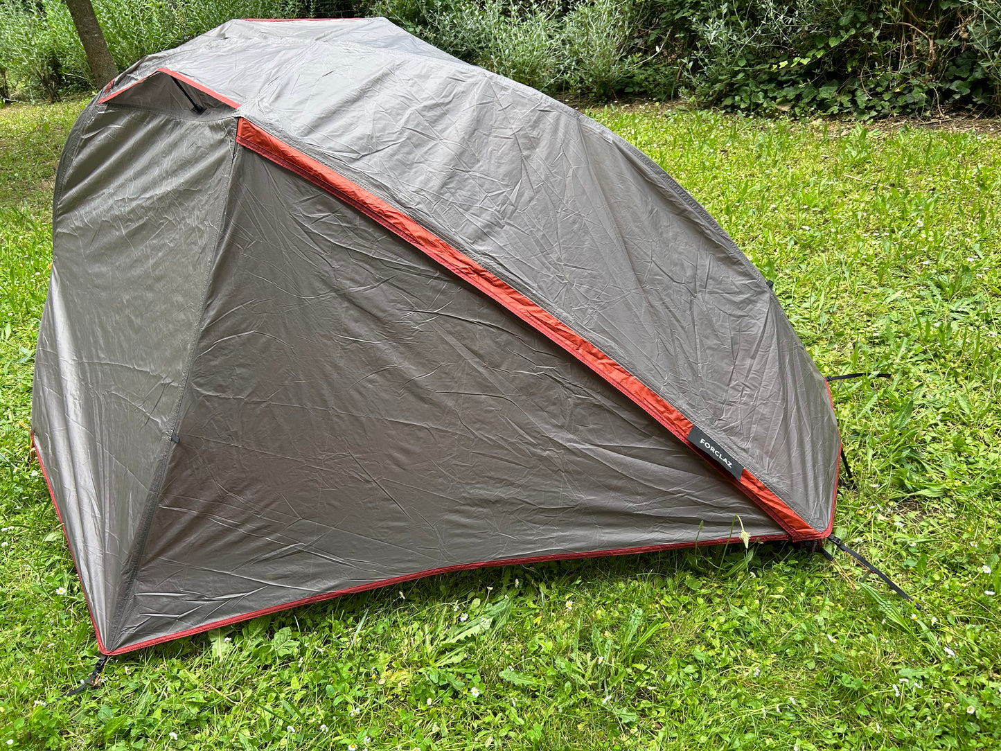 Location toile de tente de bivouac forclaz MT900 1 personne. 1300 grammes. ( 20 euros / week-end ).