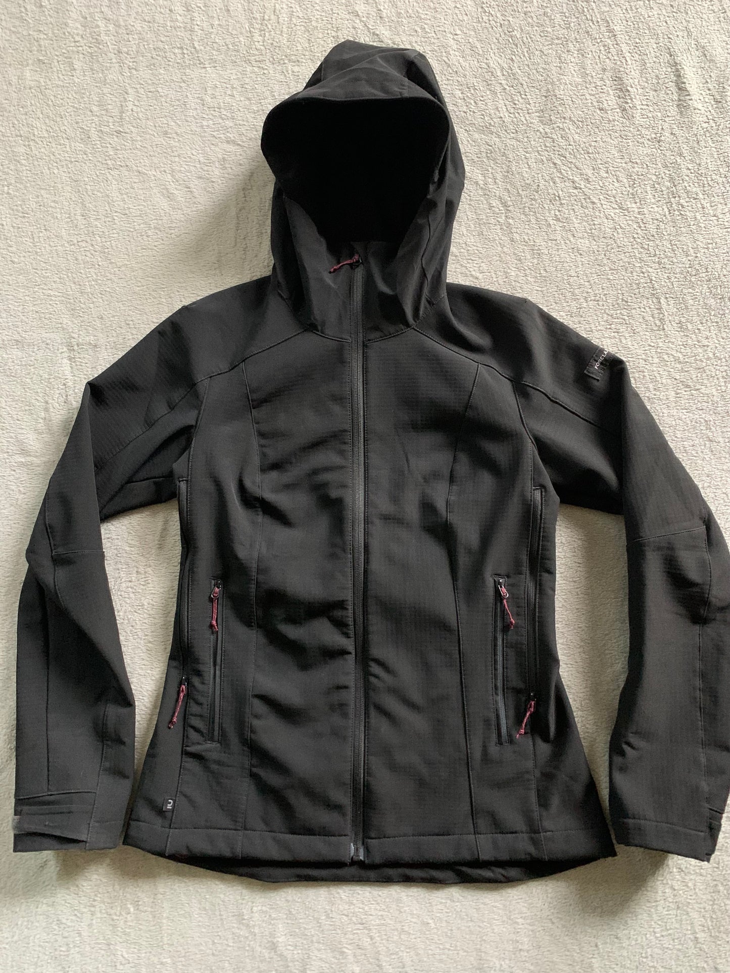 Veste de randonnée forclaz d’occasion pour femmes. Taille XS/S
