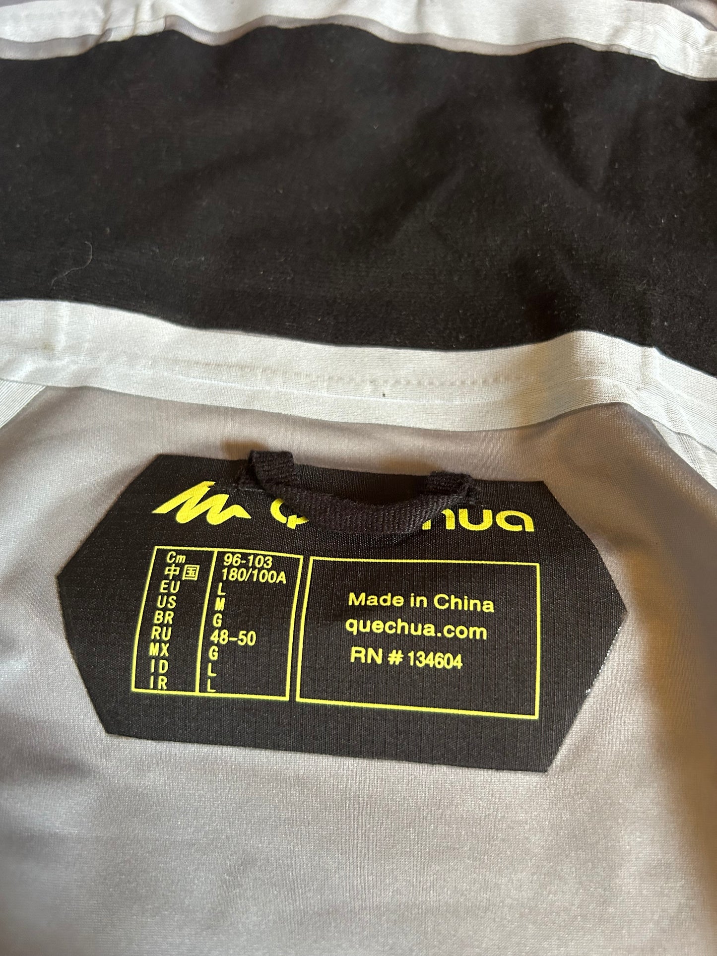 Veste imperméable quechua MH900 d’occasion pour hommes. Taille L