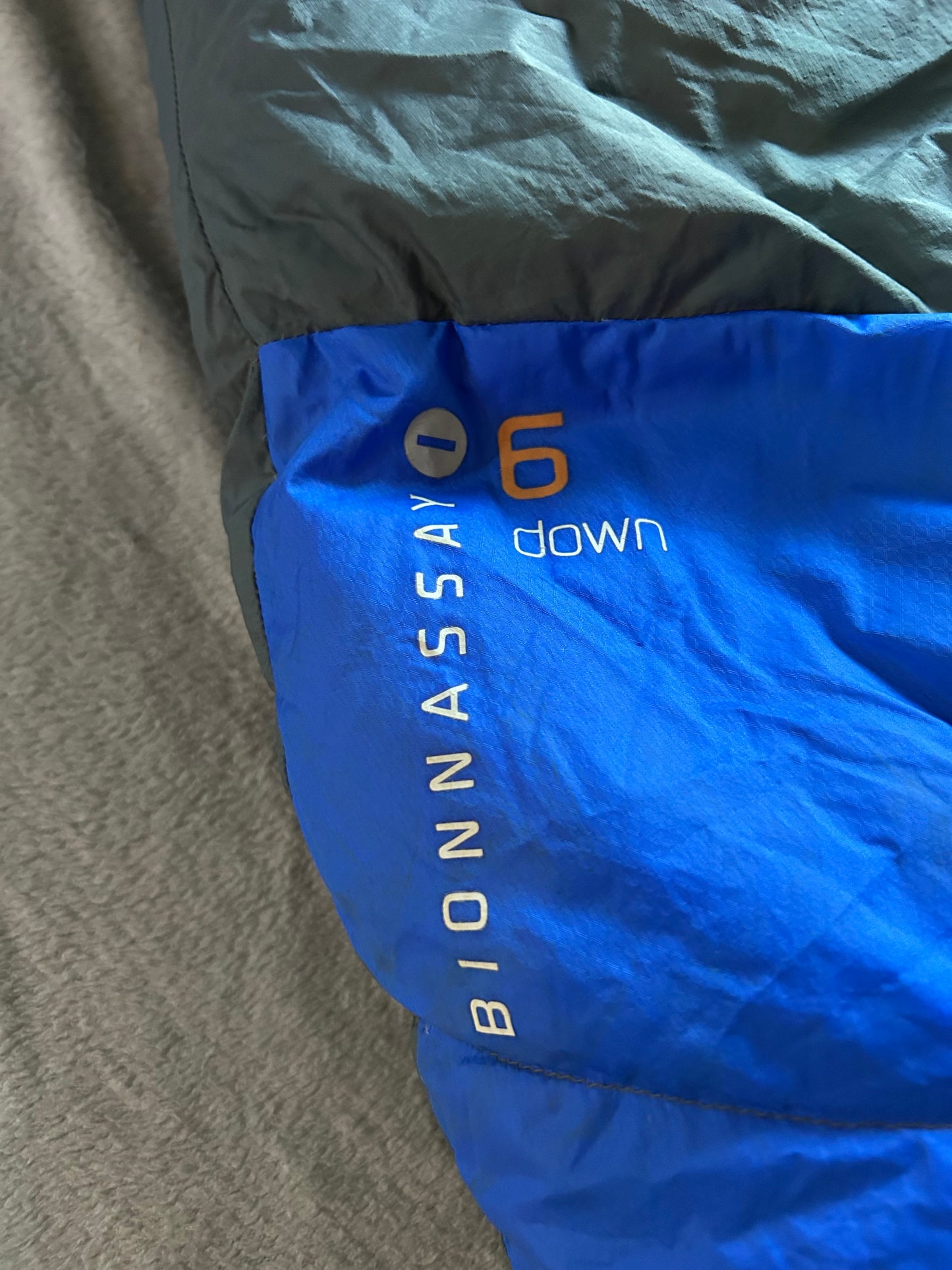 Location sac de couchage quechua en plumes -6 degrés. Taille L ( 20 euros / week-end ).