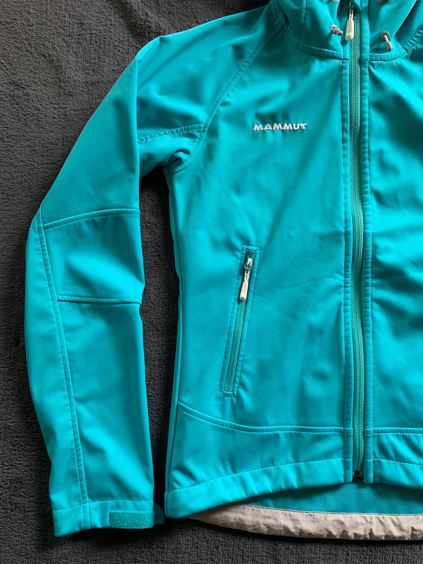 Veste Mammut d’occasion pour femmes. Taille XS.