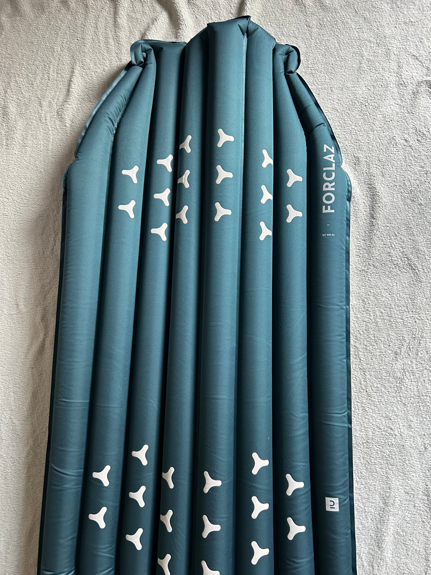 Location matelas gonflable forclaz.Taille L. ( 10 euros / week-end ).