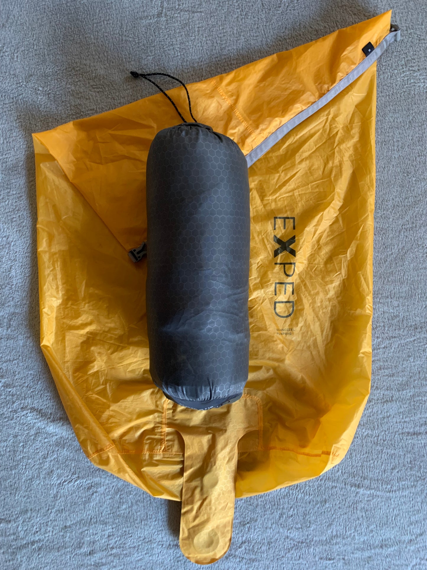 Location matelas gonflable Exped downmat. R-value 5,9. ( 20 euros / week-end ).