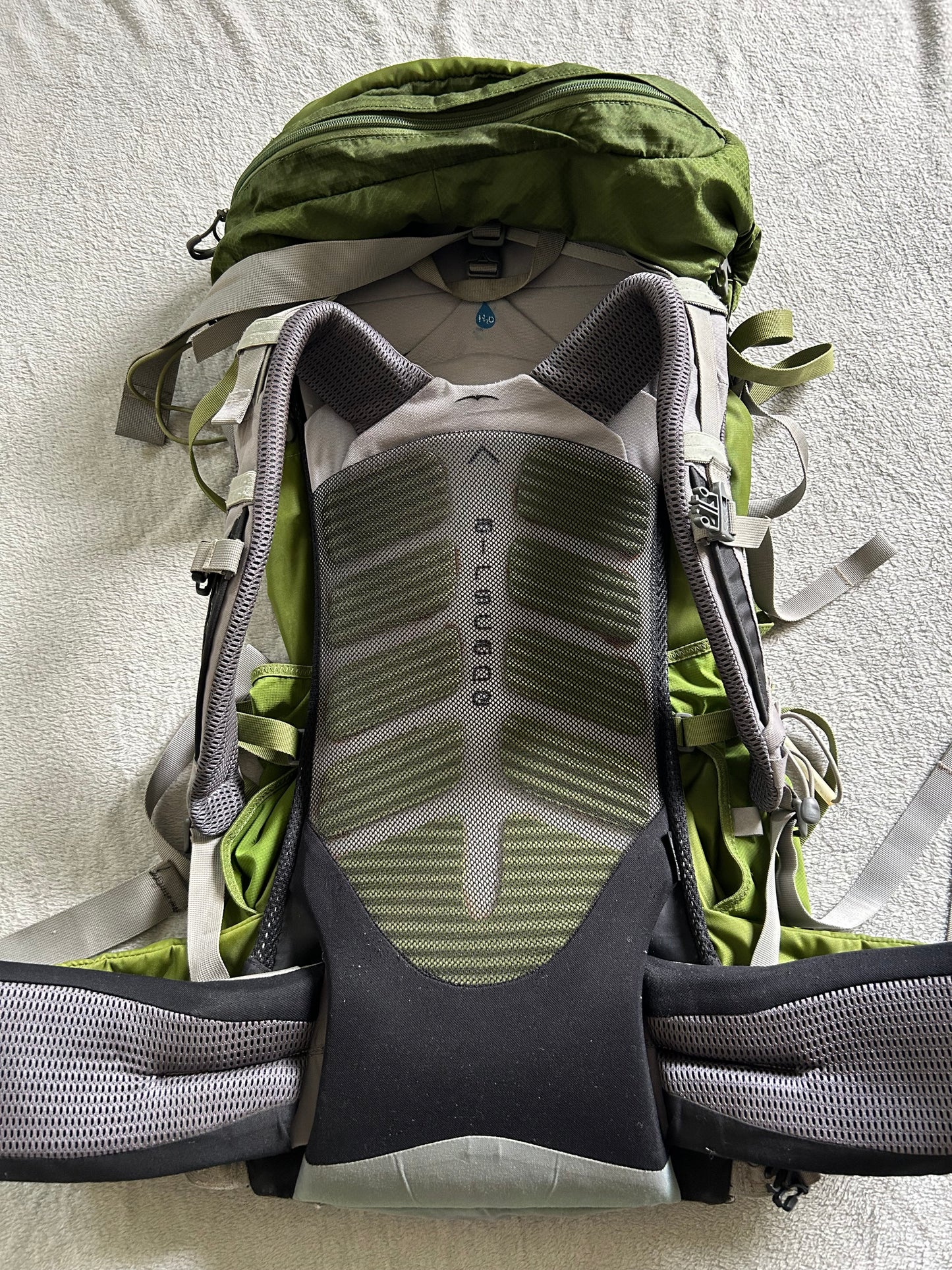 Location sac à dos Osprey Aether 60 litres pour hommes.Taille L. ( 15 euros / week-end ).