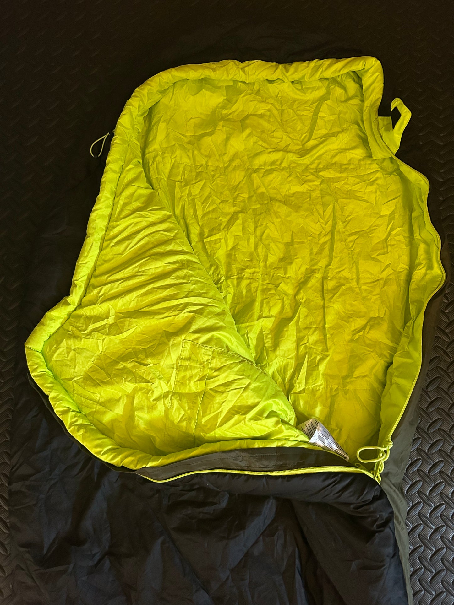 Sac de couchage Mc kinley 0 degrés d’occasion. 1290 grammes .