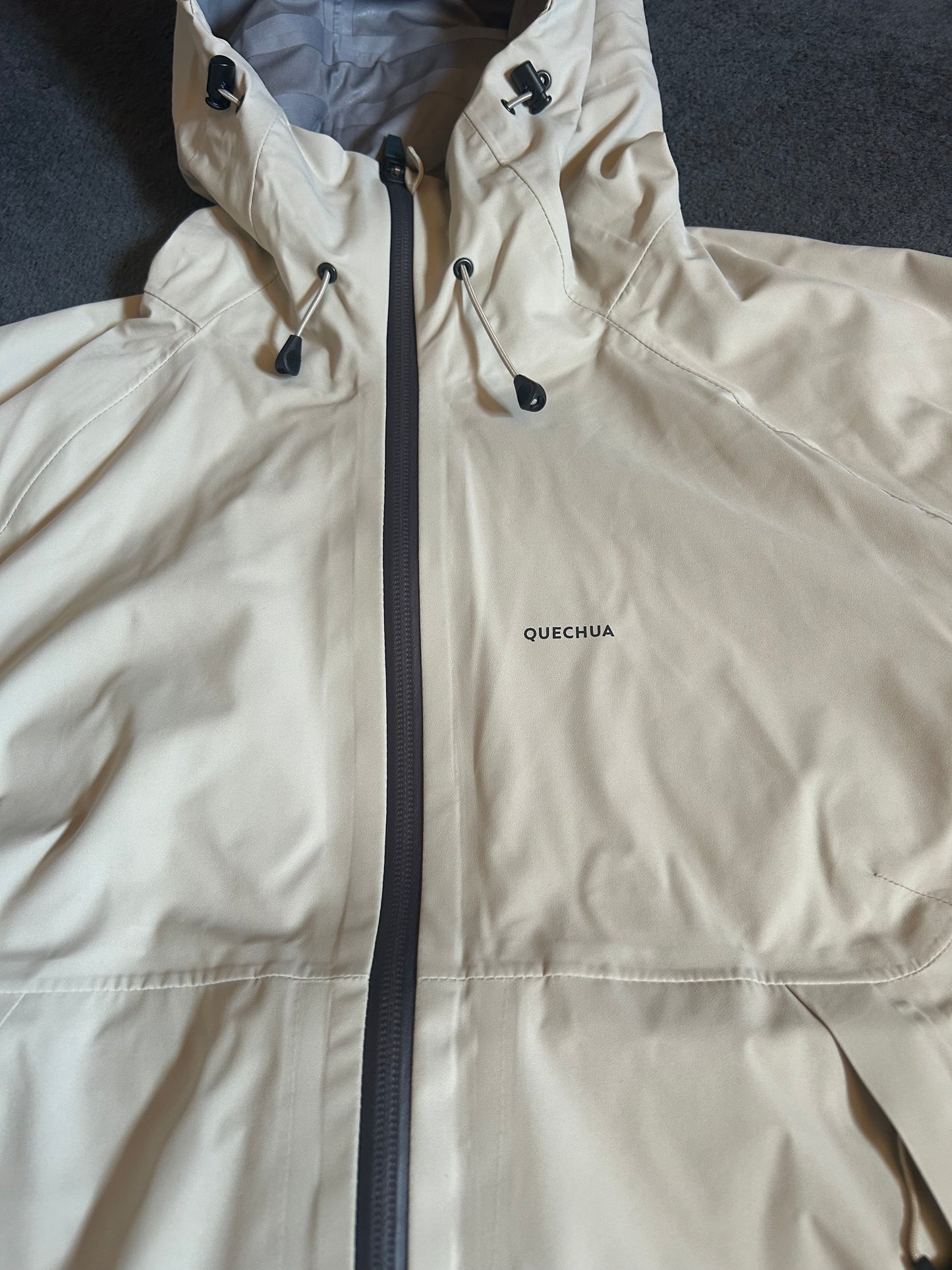 Veste imperméable quechua MH500 d’occasion pour femmes. Taille L.