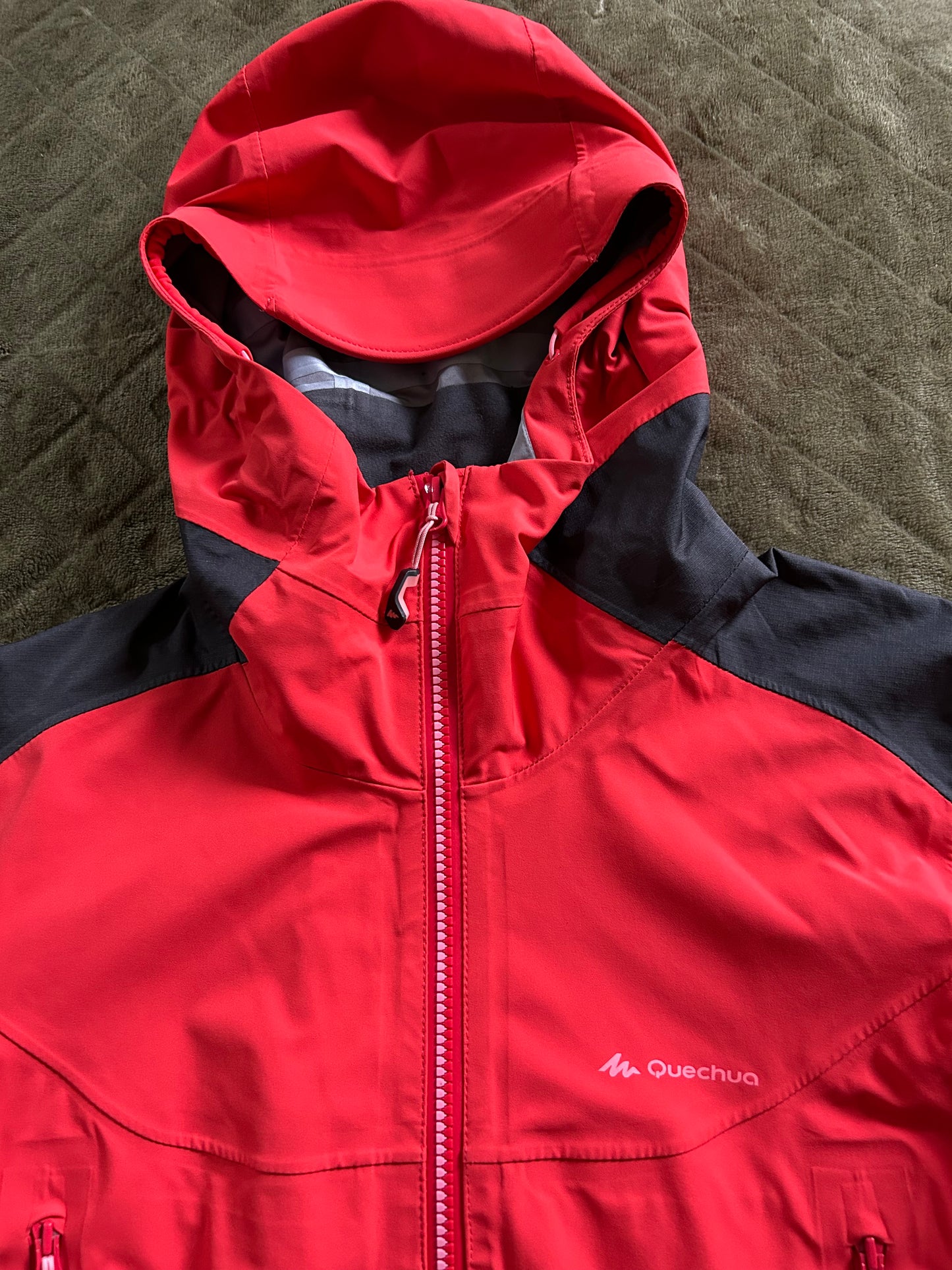 Veste imperméable quechua MH900 d’occasion pour femmes. Taille S