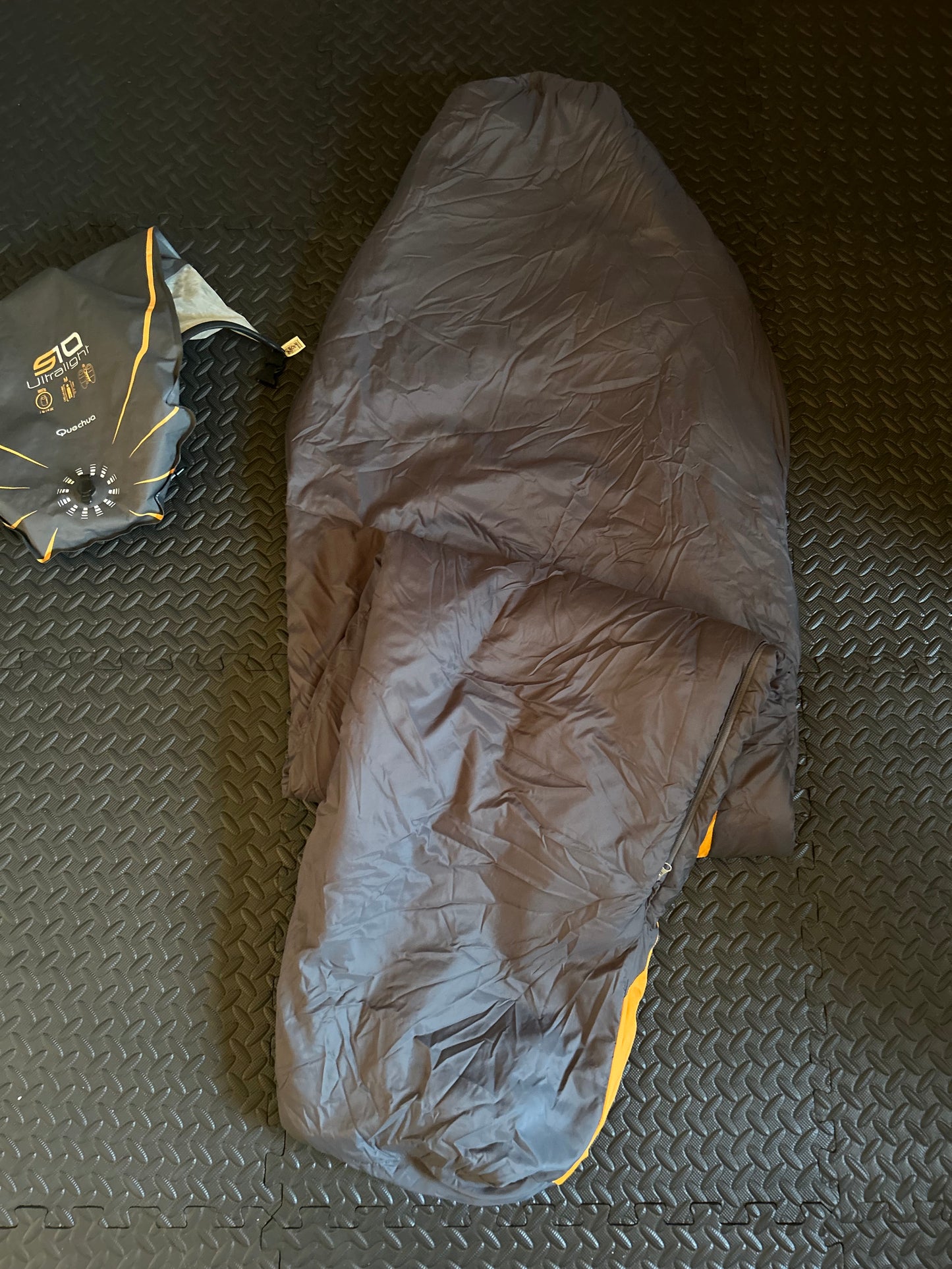 Sac de couchage quechua d’occasion 10 degrés. Taille M