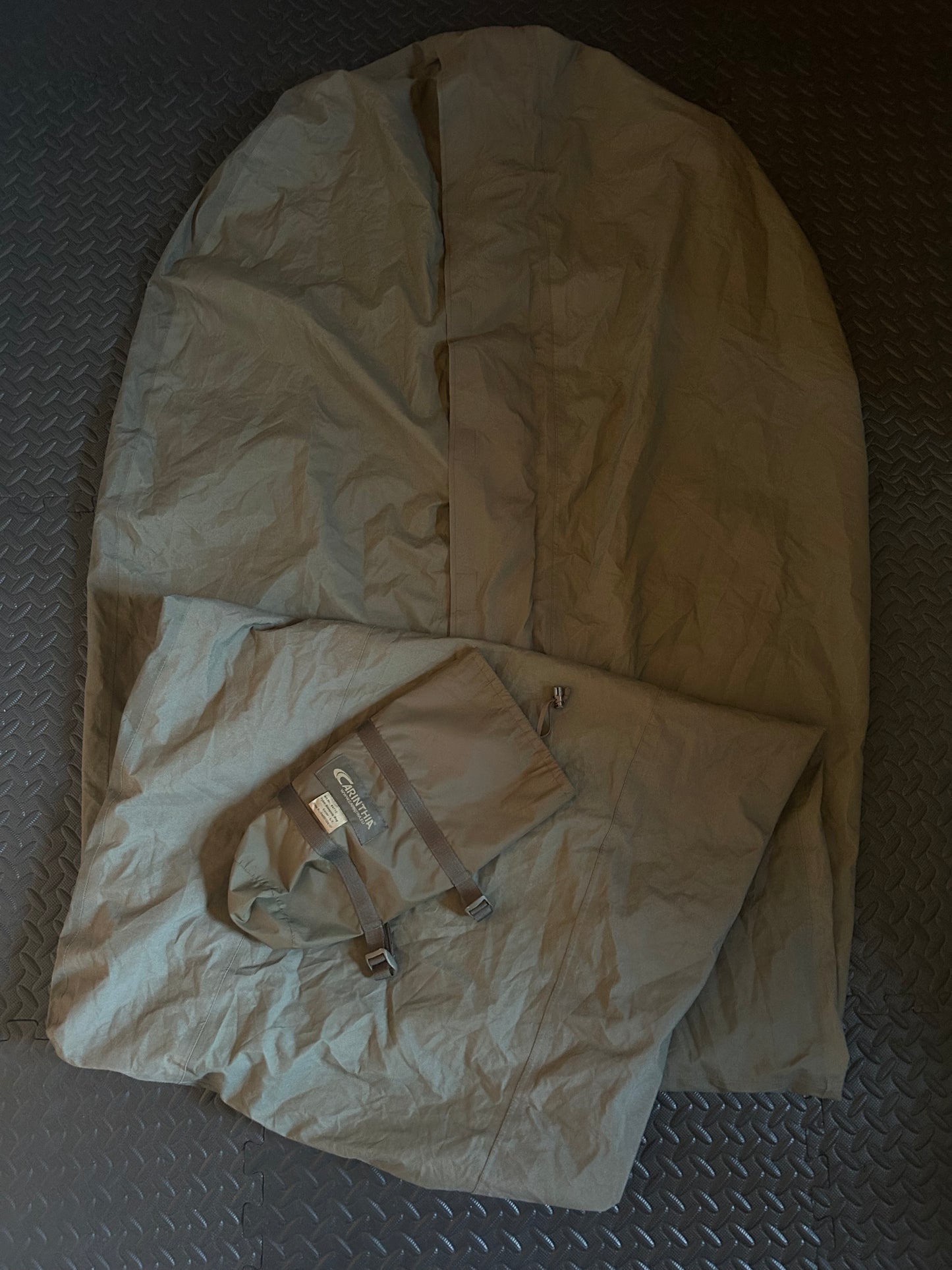 Sac de couchage Carinthia sleeping bag d’occasion en Gore tex.