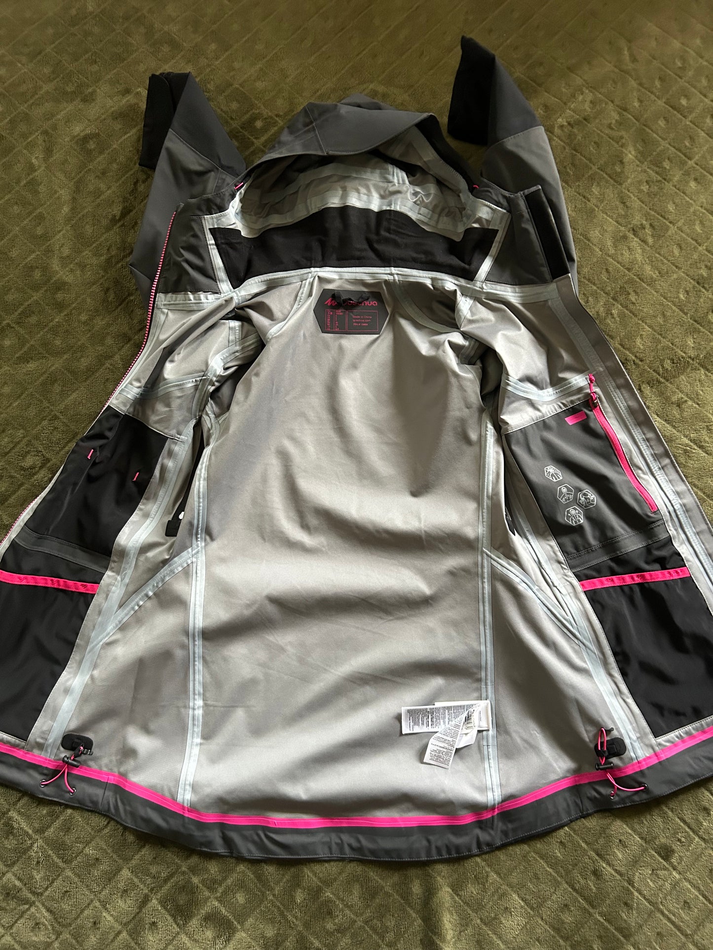 Veste imperméable quechua MH900 d’occasion pour femmes. Taille S