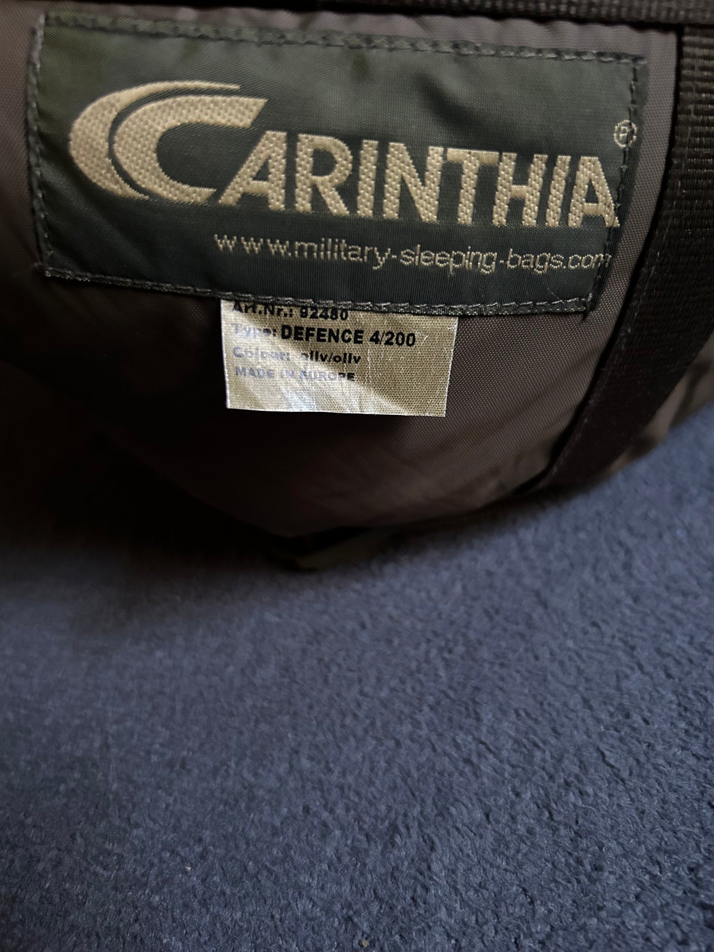 Location sac de couchage Carinthia defence 4. Taille 200. 20 euros / week-end et 35 euros la semaine.