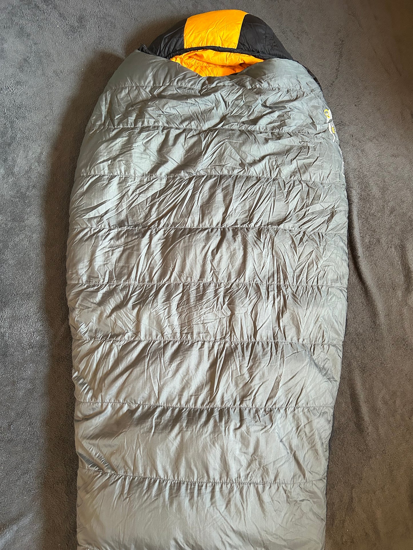 Sac de couchage quechua d’occasion en plumes 0 degrés. Taille M.