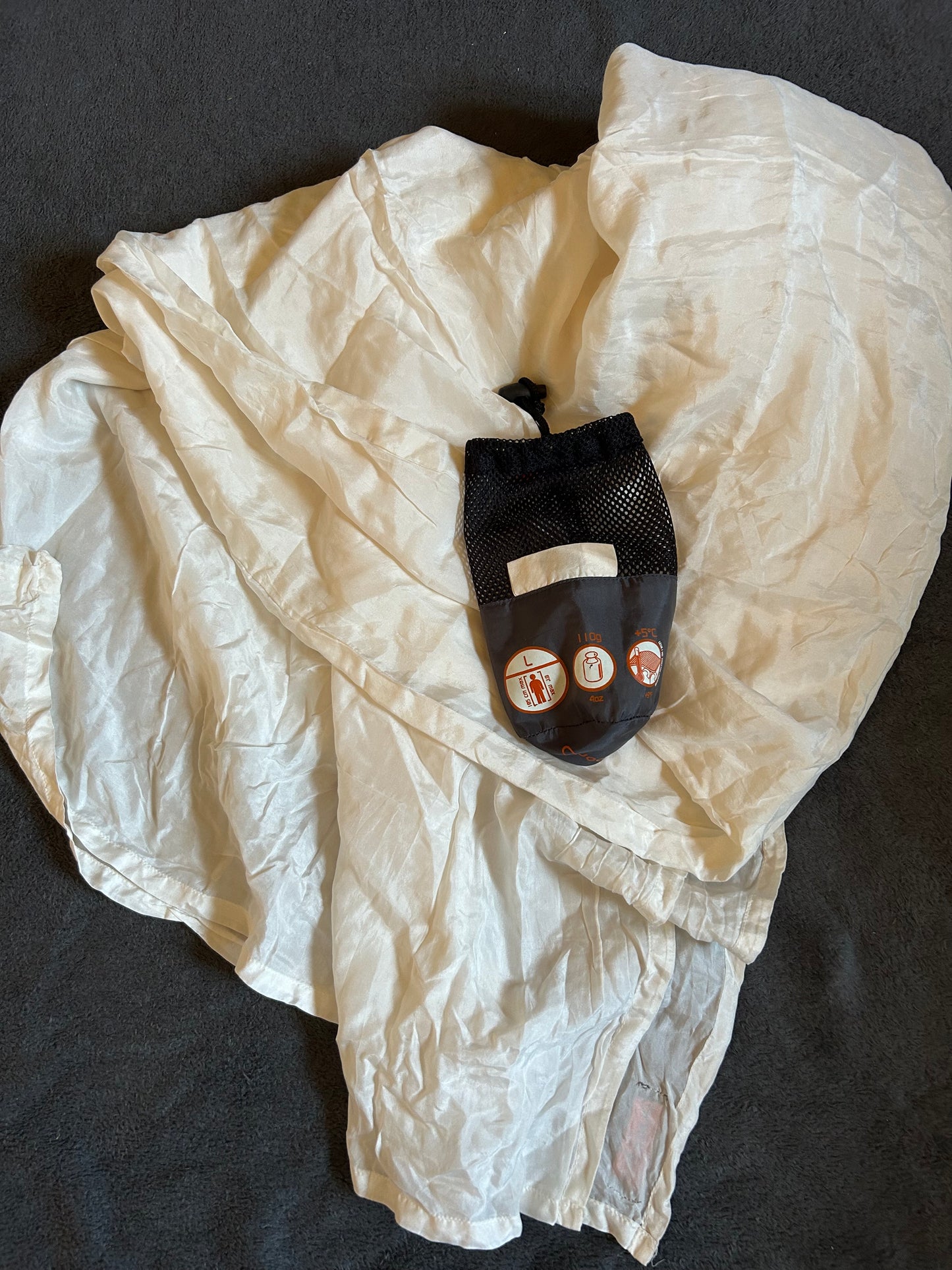 Drap de sac quechua en soie d’occasion. 110 grammes