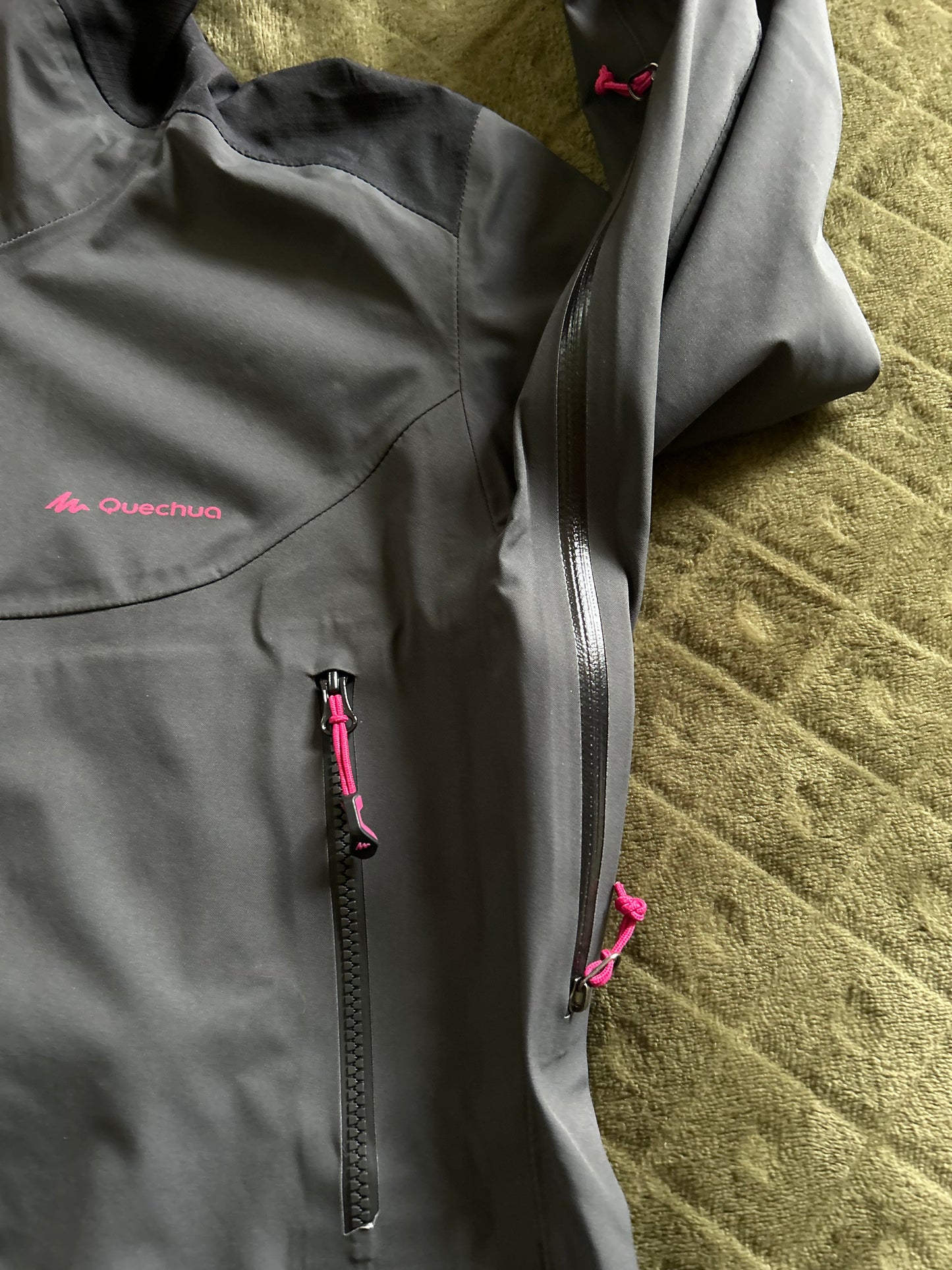 Veste imperméable quechua MH900 d’occasion pour femmes. Taille S