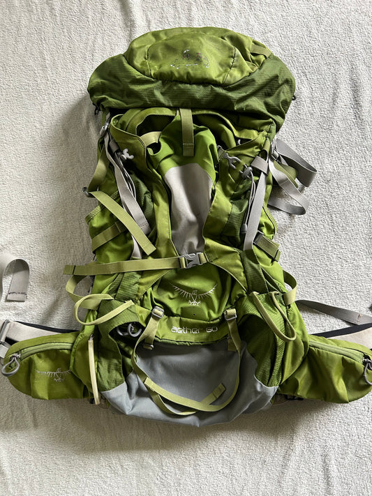Location sac à dos Osprey Aether 60 litres pour hommes.Taille L. ( 15 euros / week-end ).