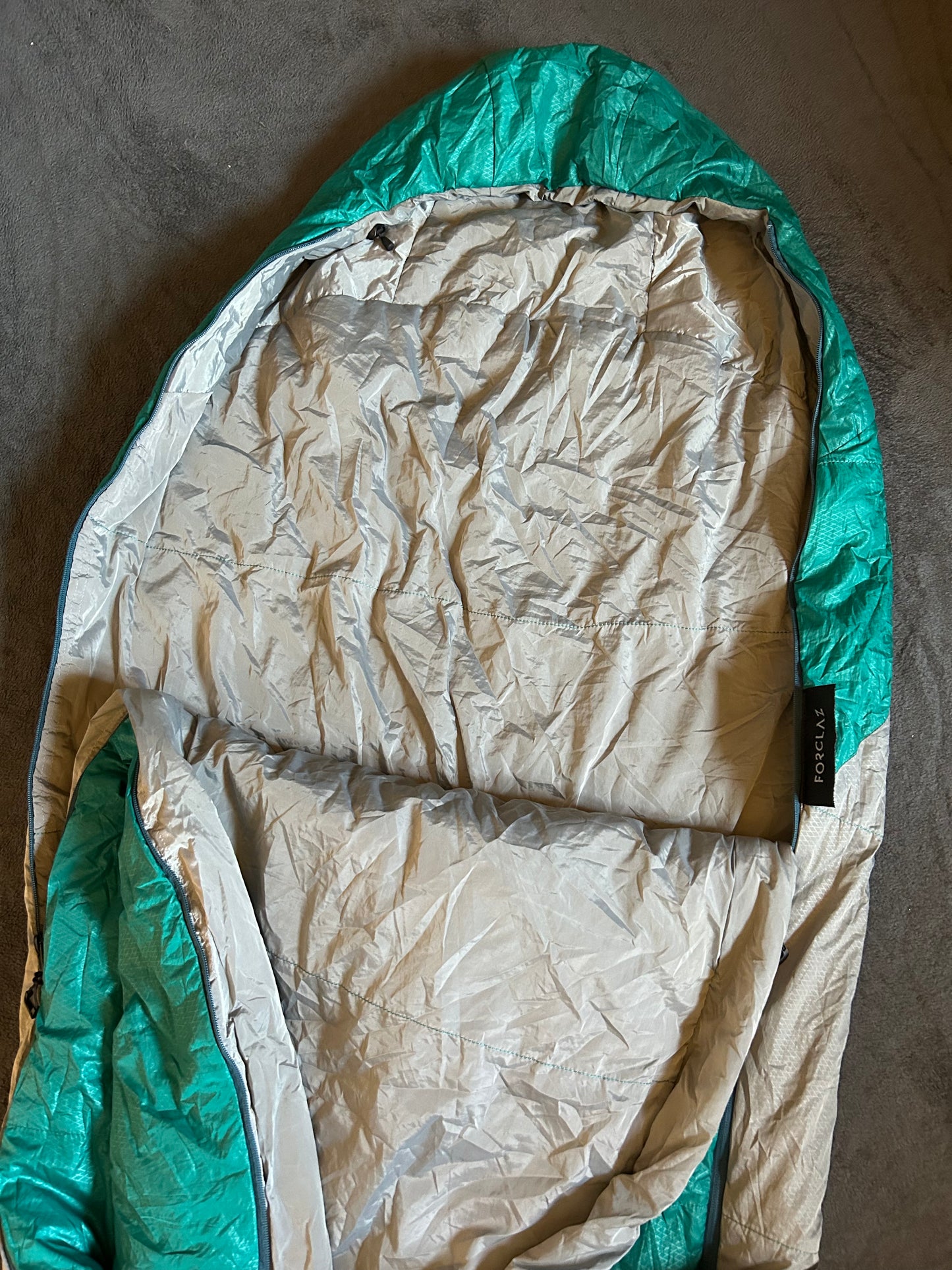 Sac de couchage forclaz d’occasion 10 degrés trek 500. Taille L