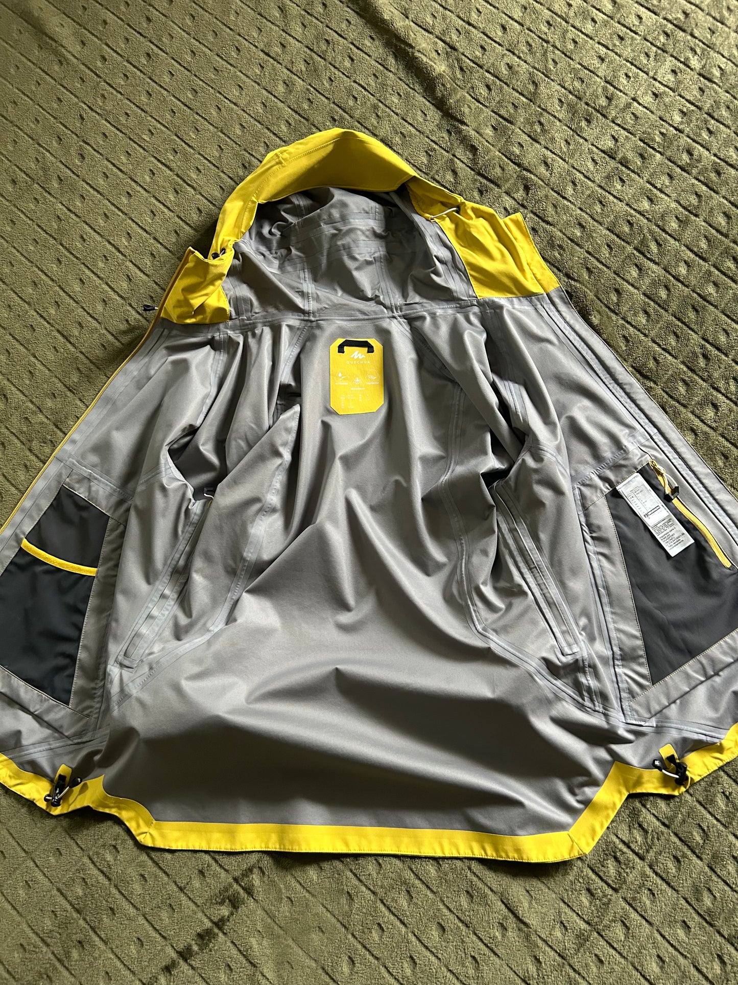 Veste imperméable quechua MH500 d’occasion pour femmes. Taille L