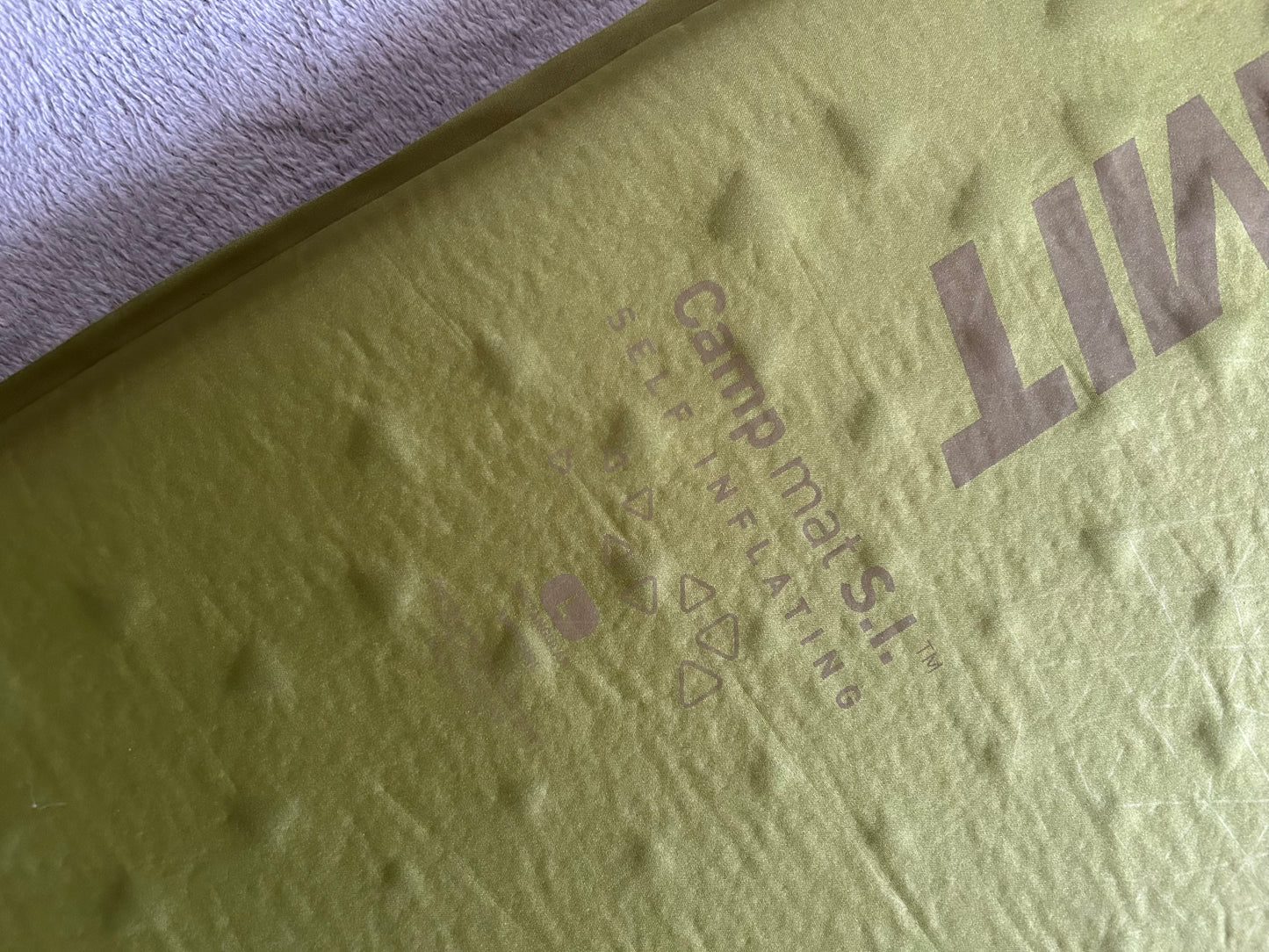Location matelas gonflable Sea to summit camp mat S.I large. 1180 grammes. R-Value 4,2. ( 15 euros / week-end).