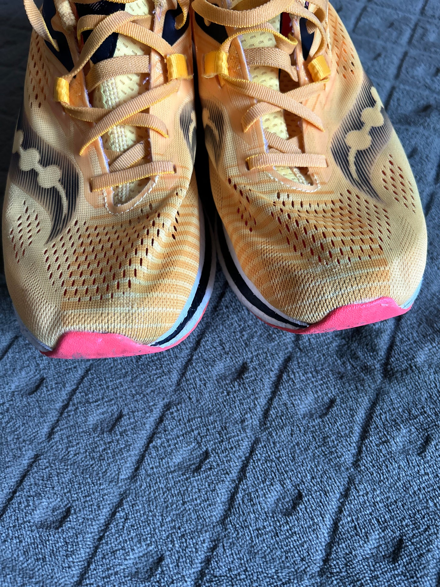 Baskets Saucony Endorphin pro 2 d’occasion. Taille 43/44