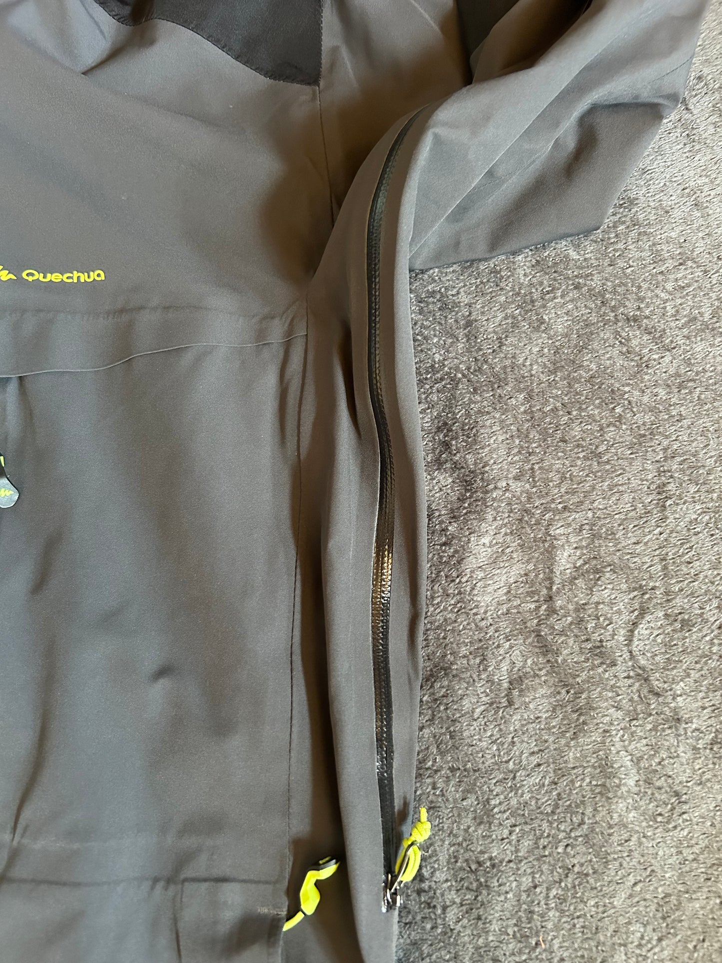Veste imperméable quechua MH900 d’occasion pour hommes. Taille L