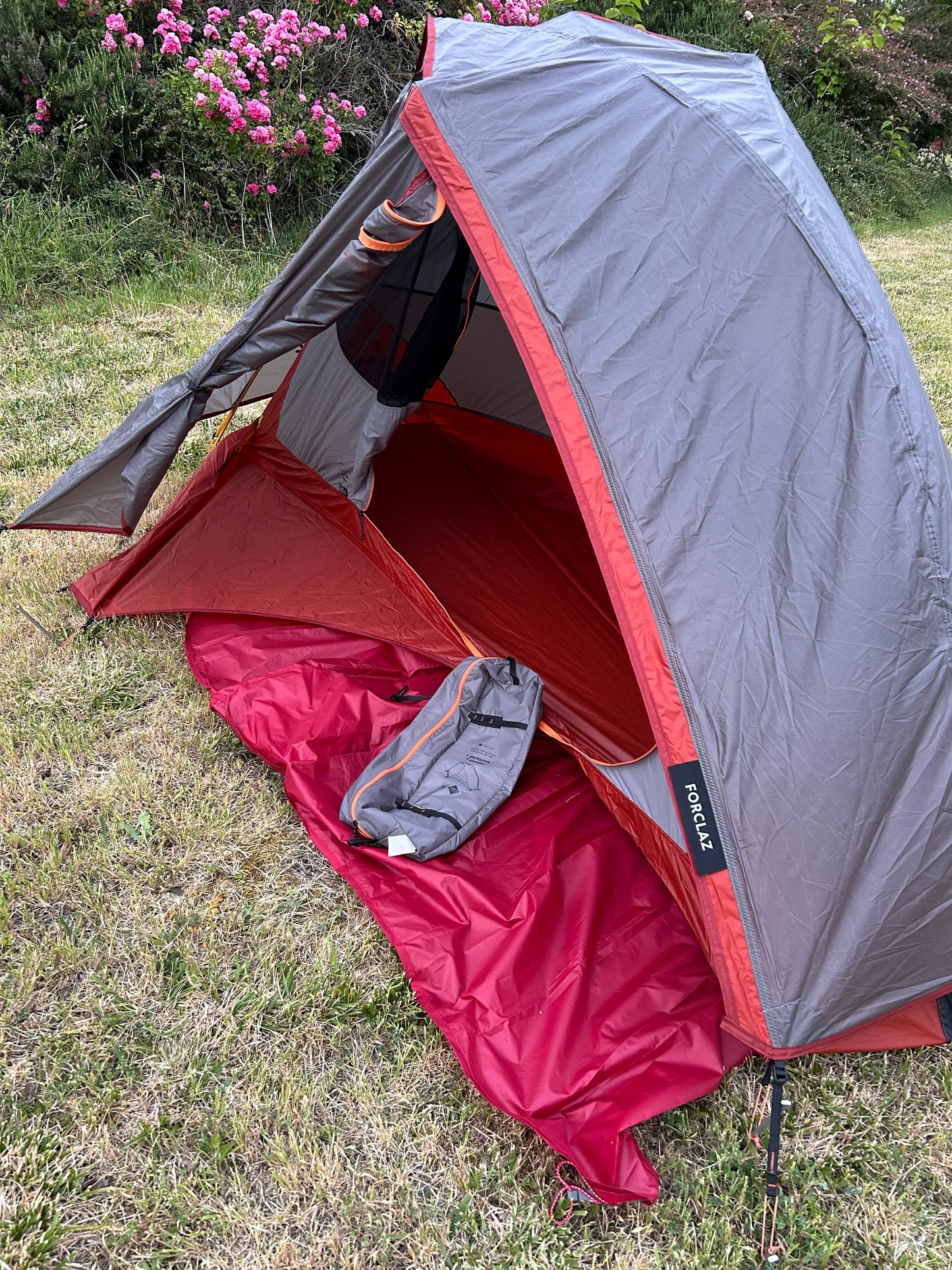 Location tente forclaz MT900 1 personne. 25 euros / week-end.