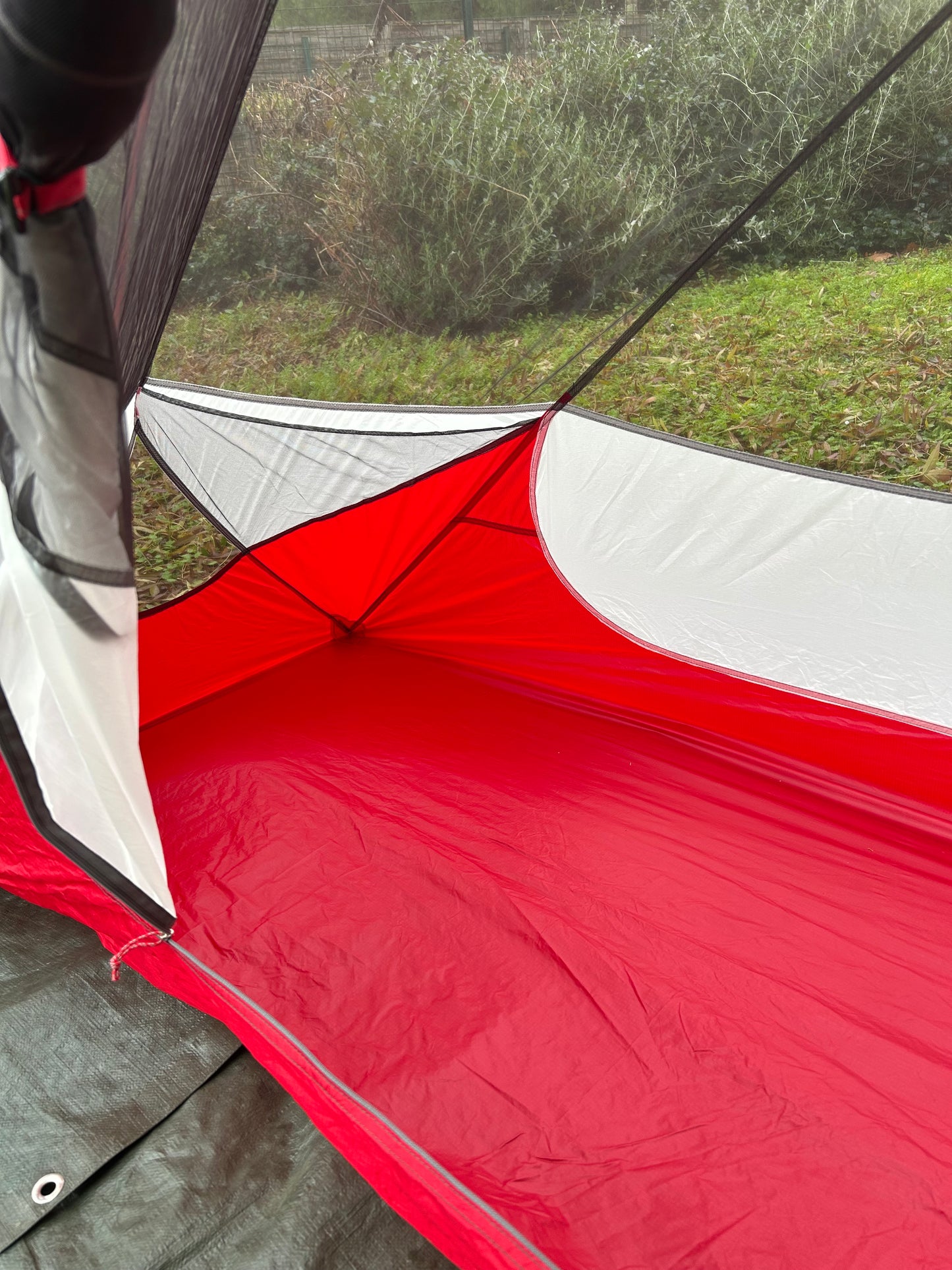 Location tente MSR HUBBA NX 1 personne. 1290 grammes. ( 35 euros / week-end ).