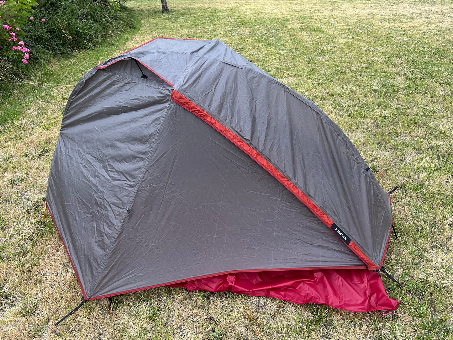 Location tente forclaz MT900 1 personne. 25 euros / week-end.
