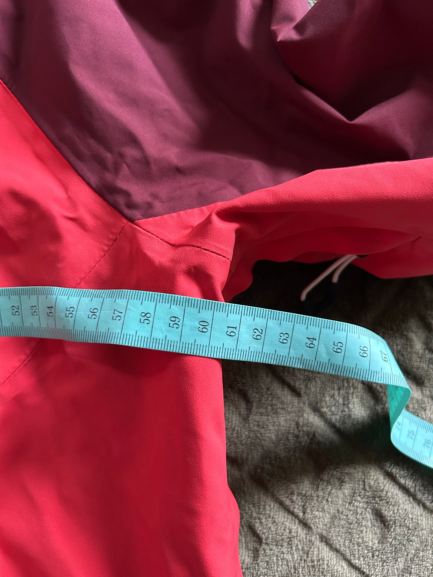 Veste imperméable quechua MH500 d’occasion pour femme. Taille 2XL.
