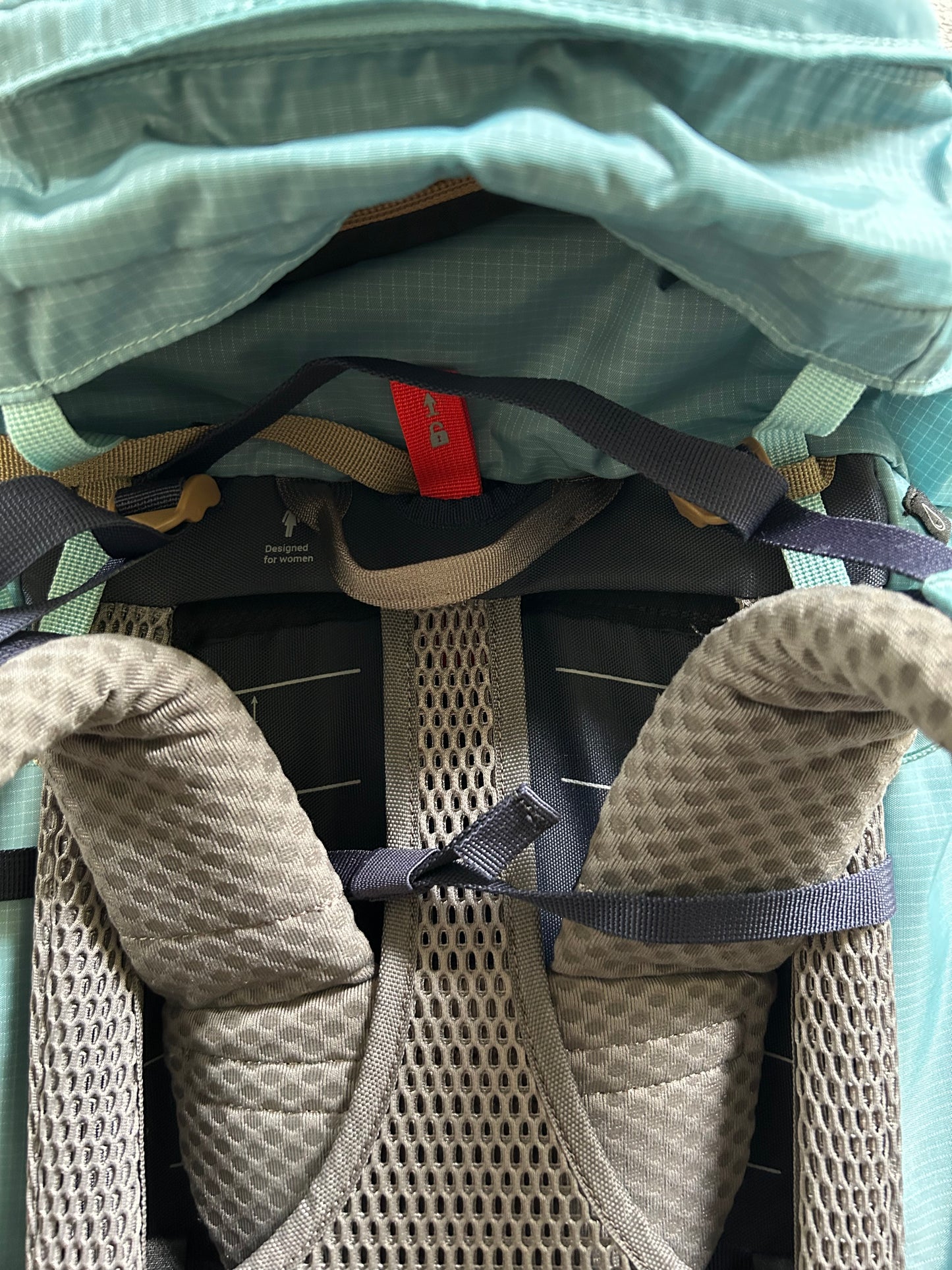 Location sac à dos Forclaz MT500   Air pour femmes. 55 litres. ( 12 euros / week-end ).