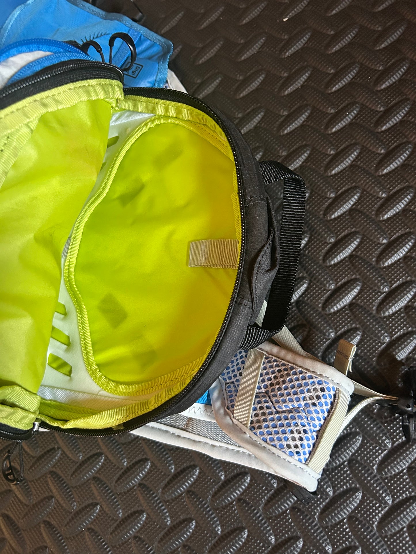 Sac à dos osprey d’occasion Rev 6 litres.