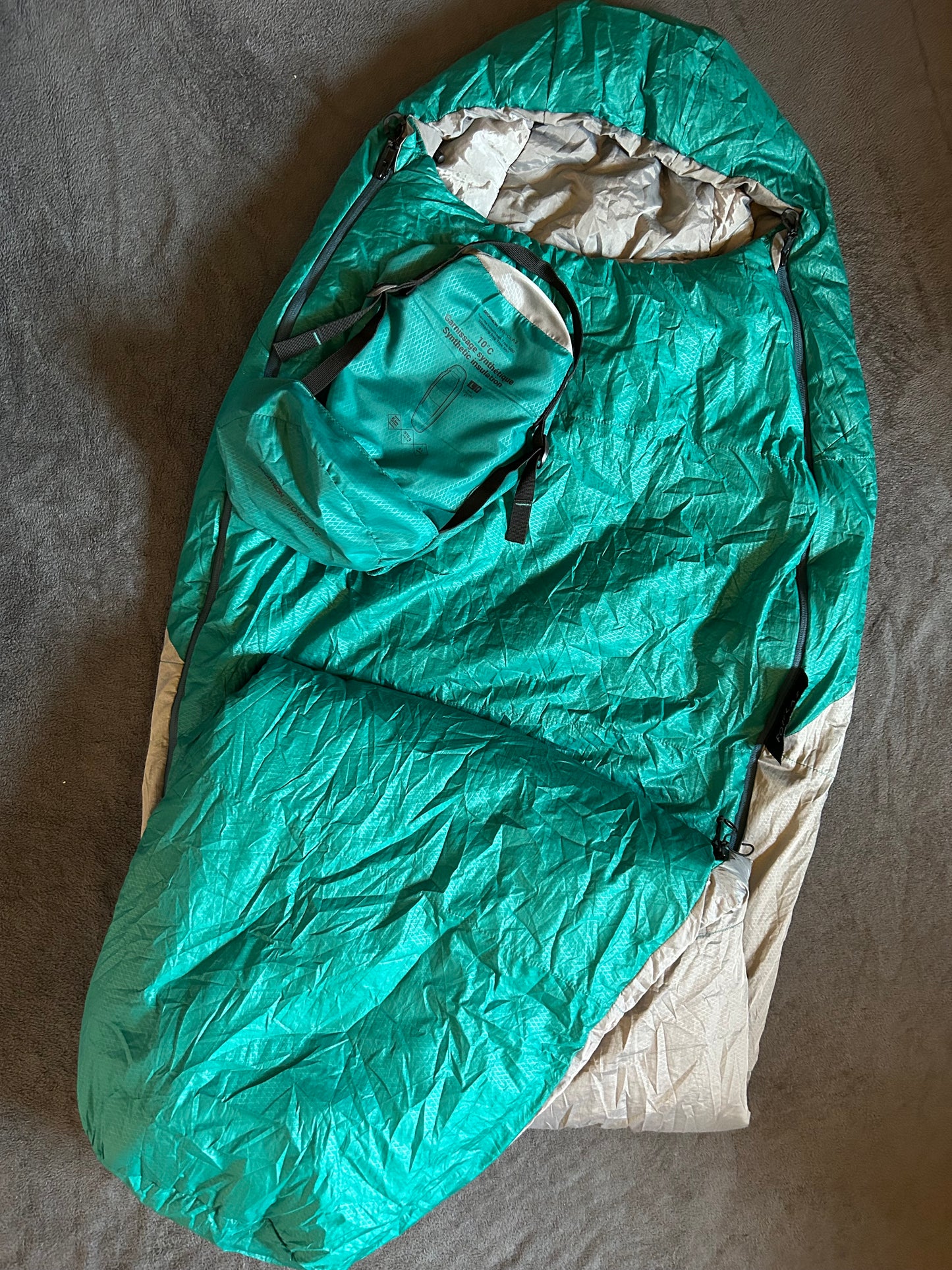 Sac de couchage forclaz d’occasion 10 degrés trek 500. Taille L
