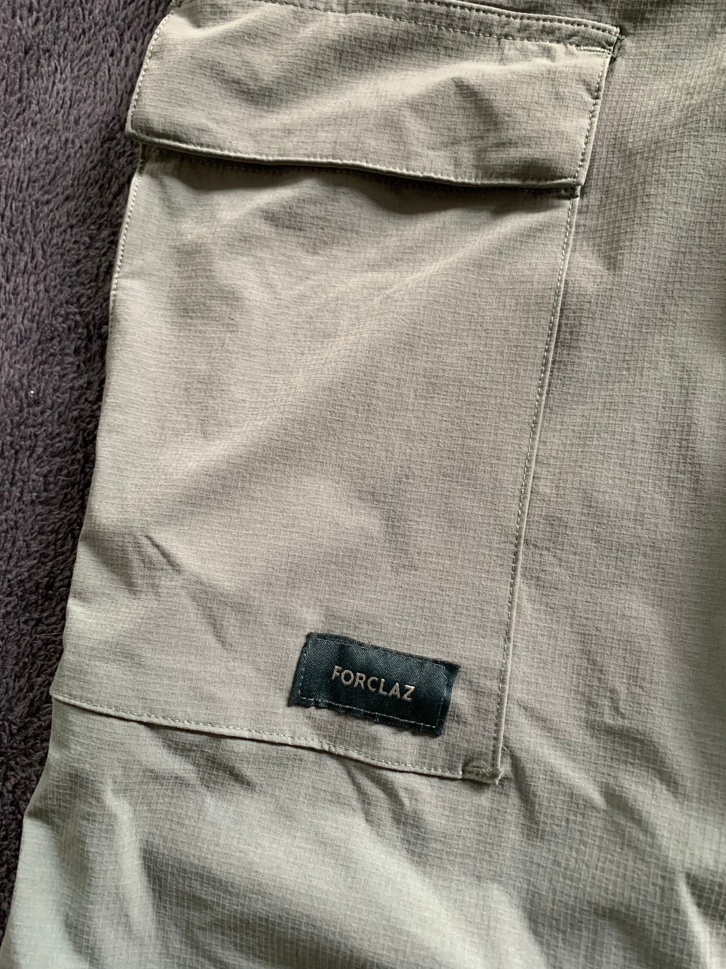 Pantalon de randonnée forclaz d’occasion pour femmes. Taille M/L