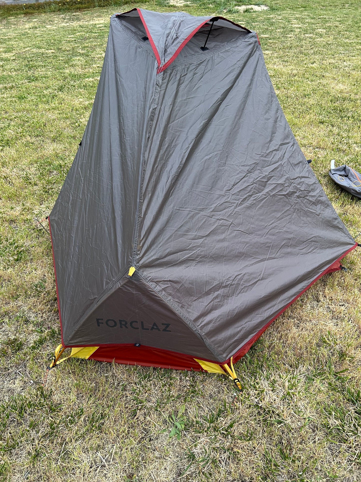 Location tente forclaz MT900 1 personne. 25 euros / week-end.