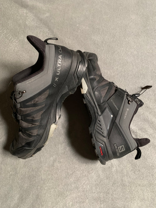 Baskets Salomon d’occasion ultra gore tex. Taille 44.