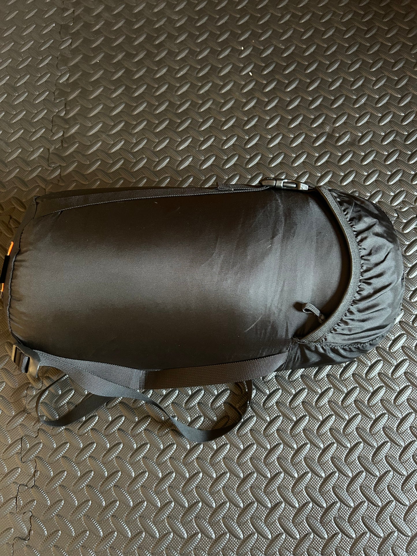 Sac de couchage Millet en plumes d’occasion.