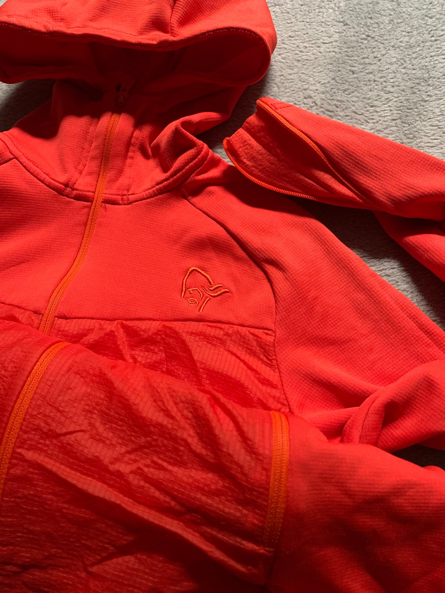 Veste hybride Norrona d’occasion pour femmes. Taille S