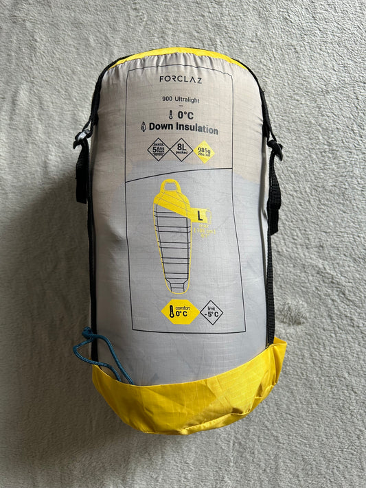 Location sac de couchage forclaz 0 degrés en plumes. Taille L. ( 20 euros / week-end ).