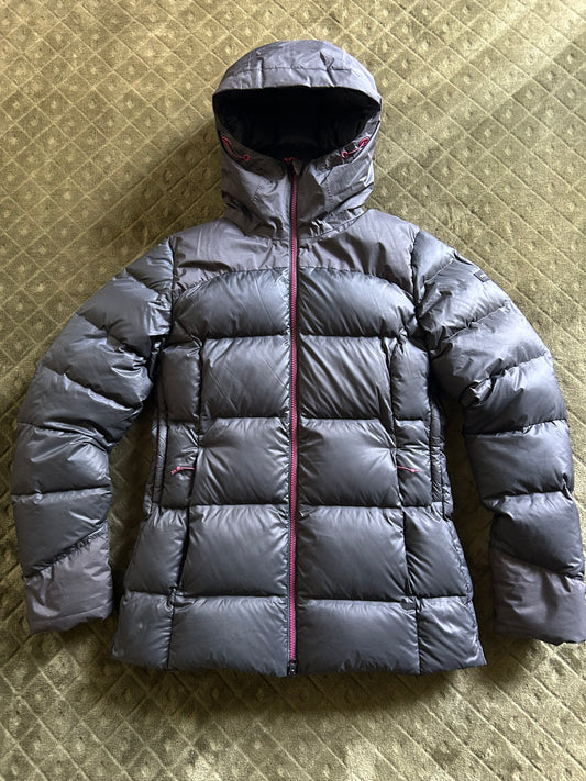 Doudoune forclaz MT900 d’occasion en plumes pour femmes. Taille XS