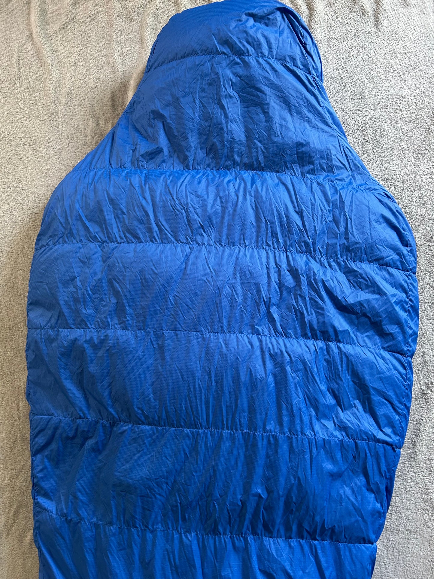 Location sac de couchage Simond Makalu light en plumes. Taille M. ( 20 euros / week-end ).