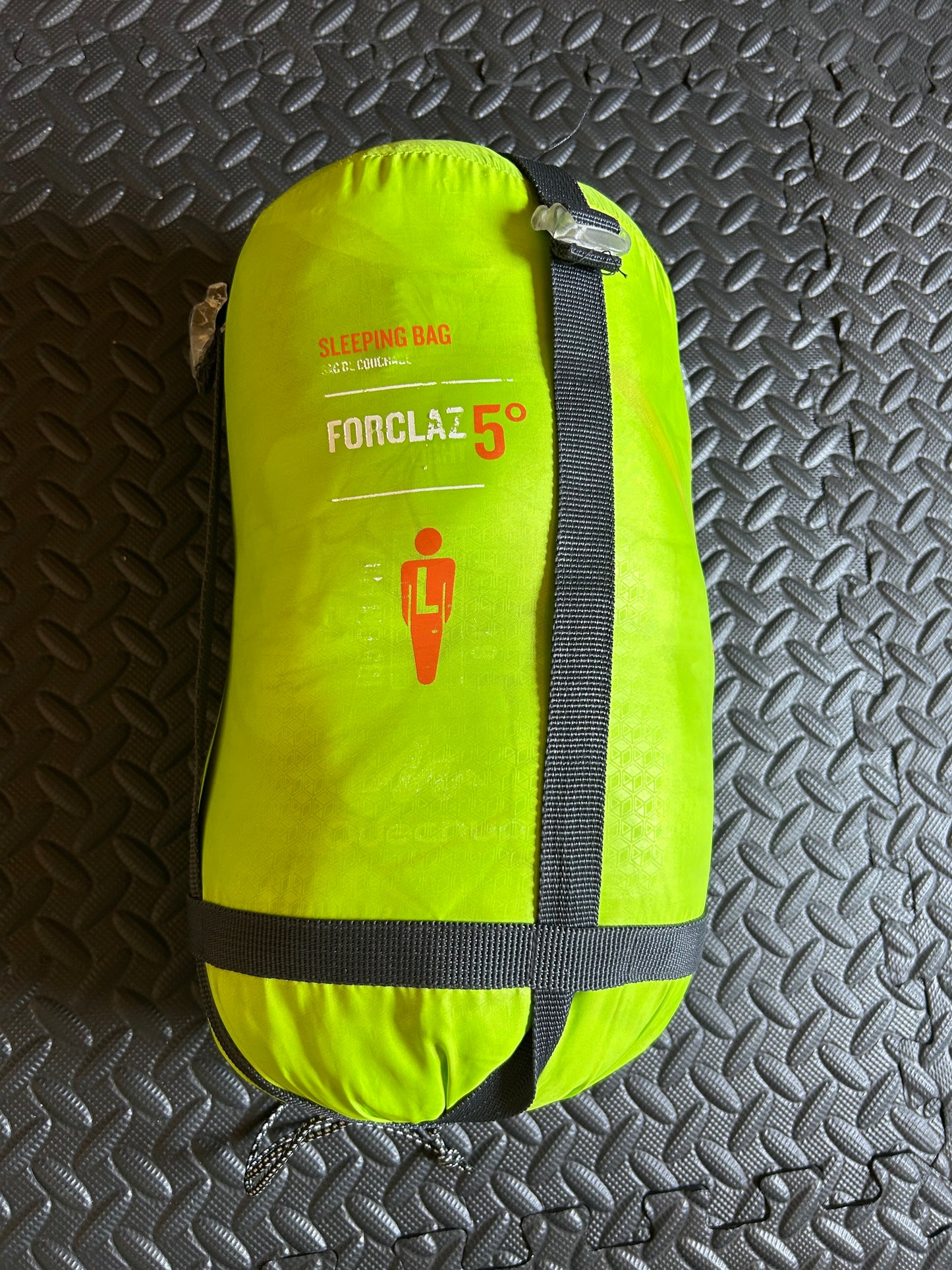 Sac de couchage forclaz d’occasion 5 degrés light. Taille L. 1180 grammes