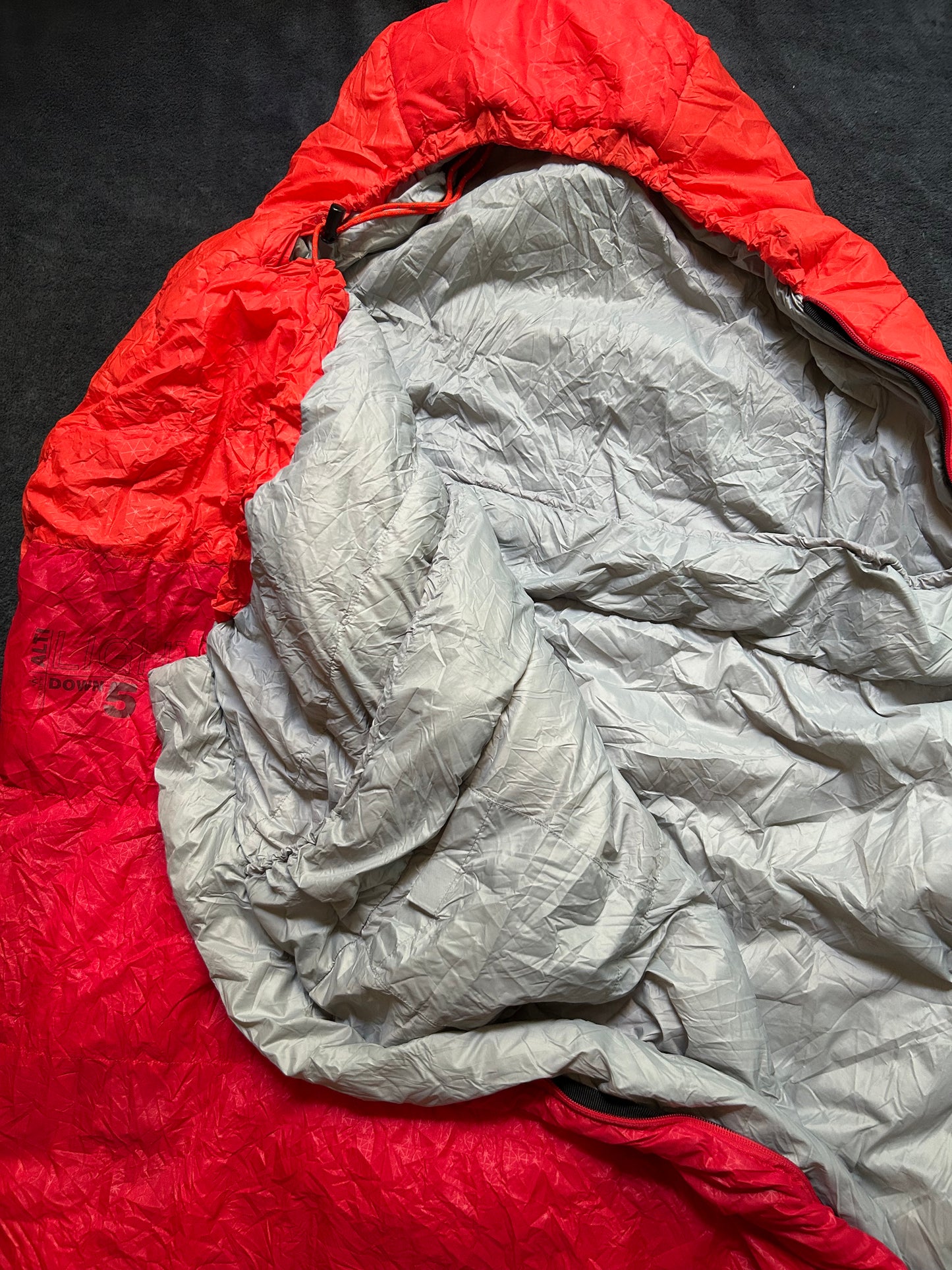 Location sac de couchage 5 degrés wanabee en plume et ouate. 15 euros / week-end et 20 euros la semaine.