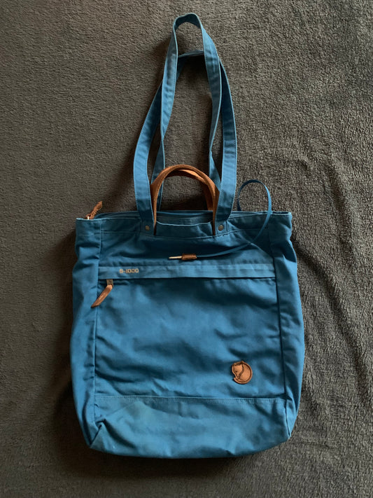 Sac à dos Fjallraven d’occasion.