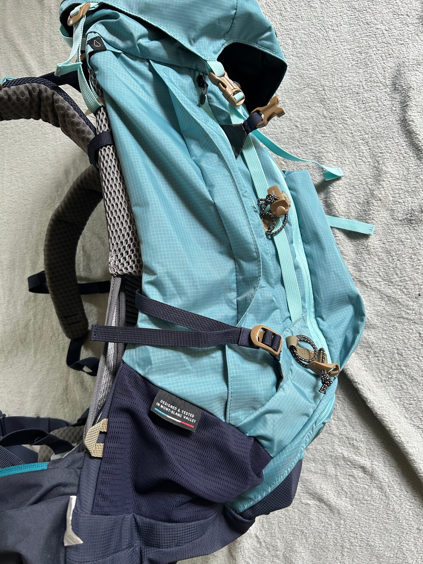 Location sac à dos Forclaz MT500   Air pour femmes. 55 litres. ( 12 euros / week-end ).